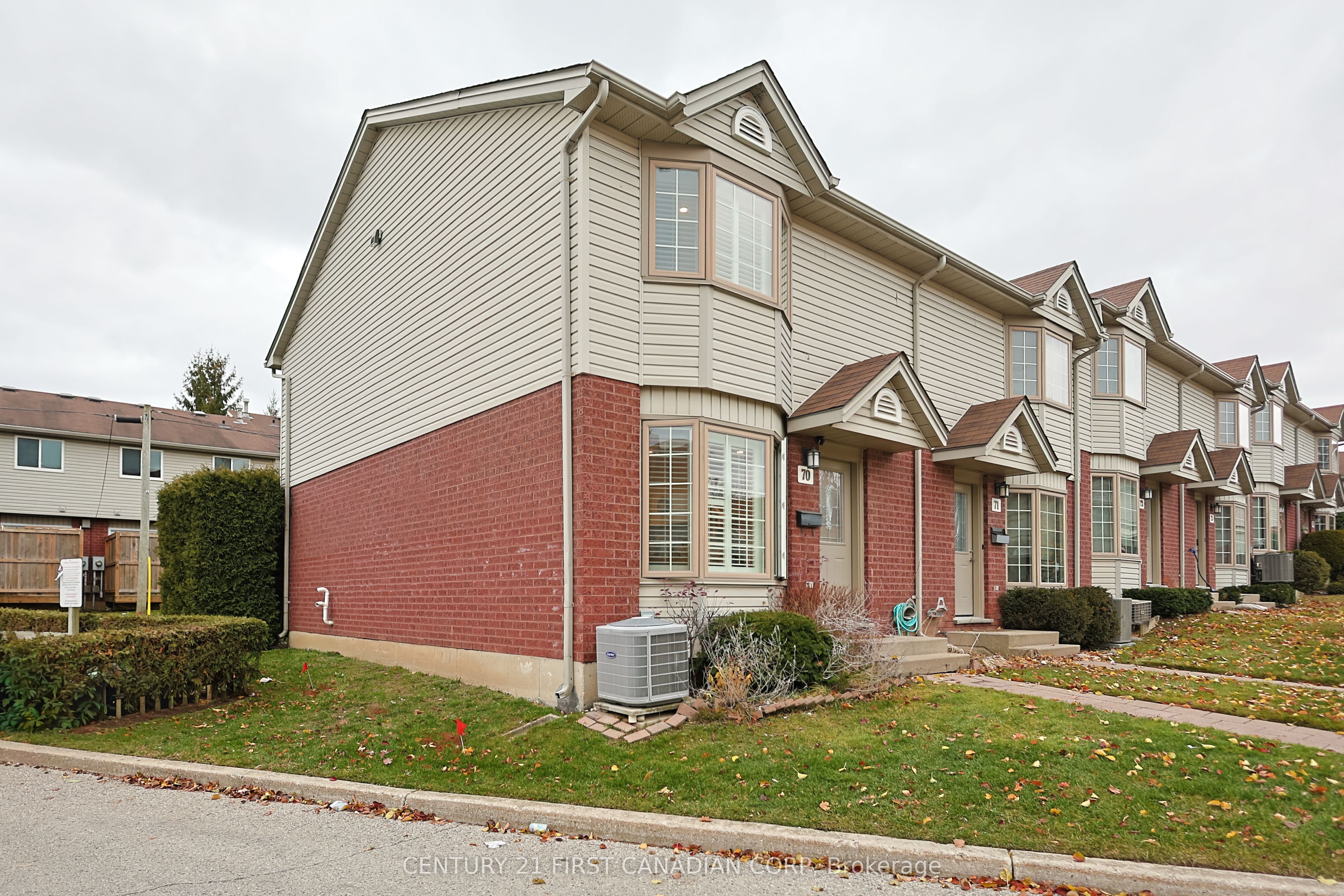 70 CHAPMAN Court 70, London North, ON N6G 4Z4 photo 2