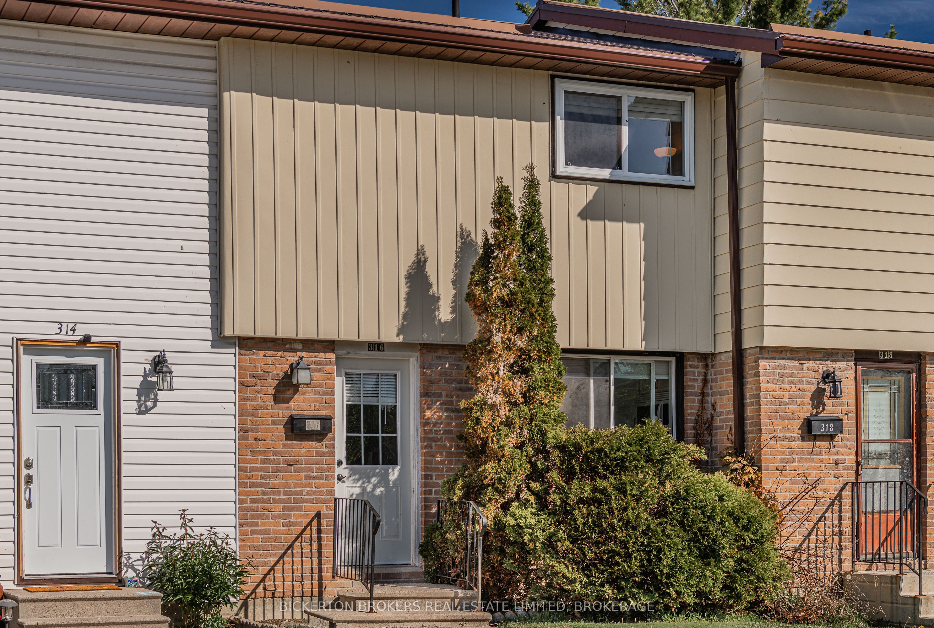 316 Forsyth Street 11, Gananoque, ON K7G 2Y1 photo 2