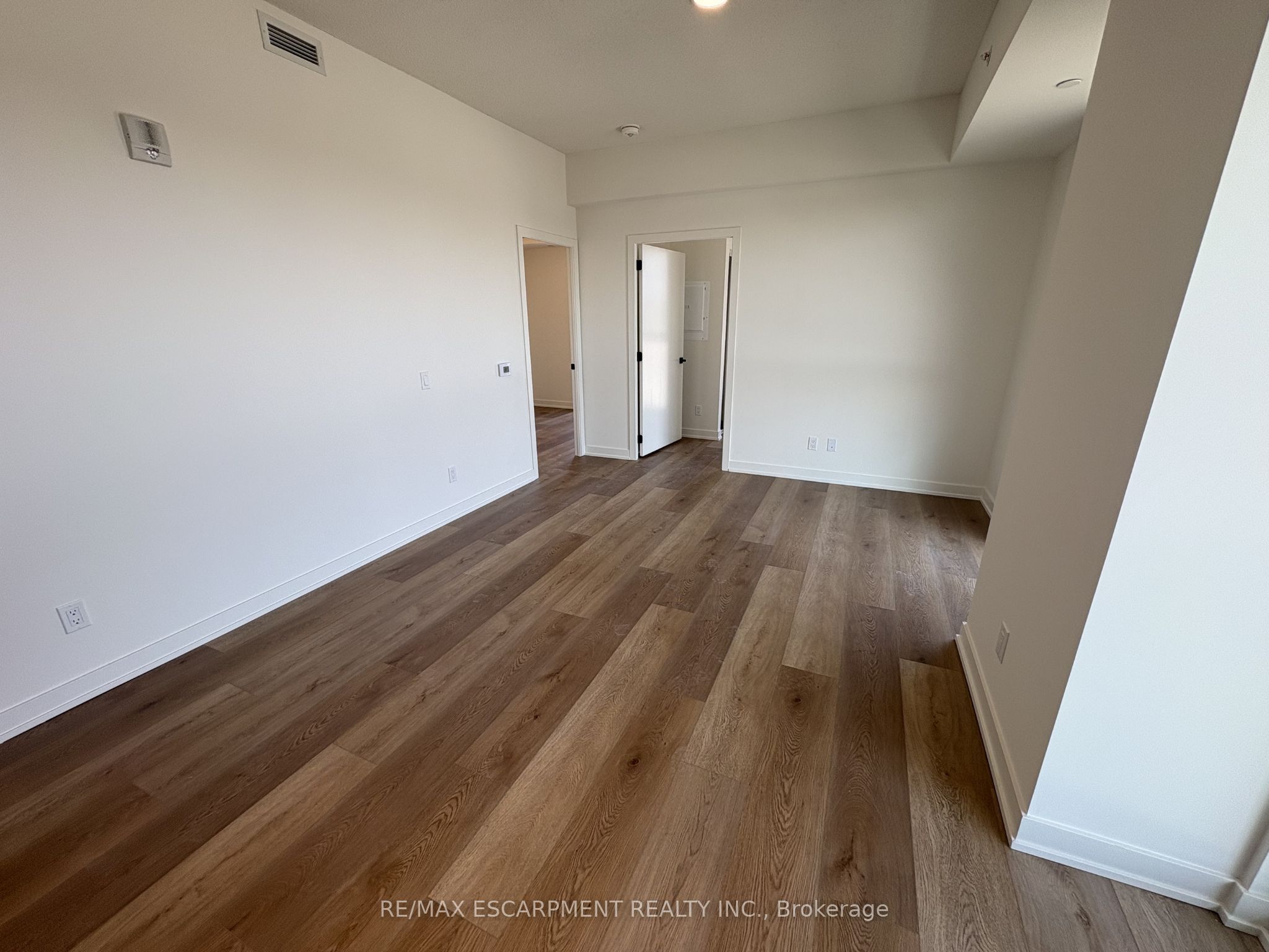 33 Erie Avenue 307, Brantford, ON N3S 2E7 photo 3