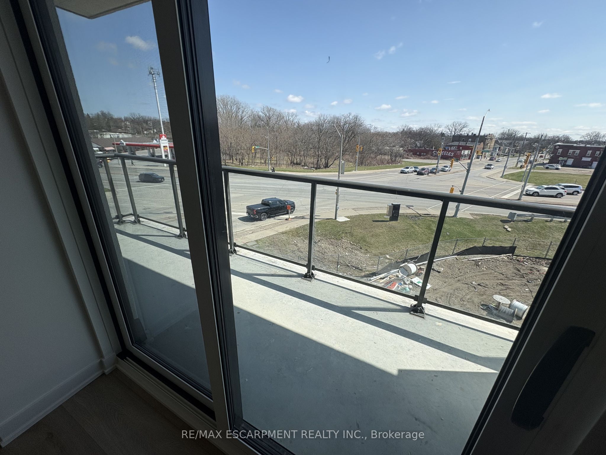 33 Erie Avenue 307, Brantford, ON N3S 2E7 photo 4