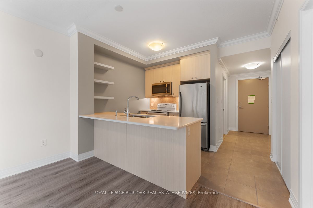 10 Concord Place 213, Grimsby, ON L3M 0G6 photo 2
