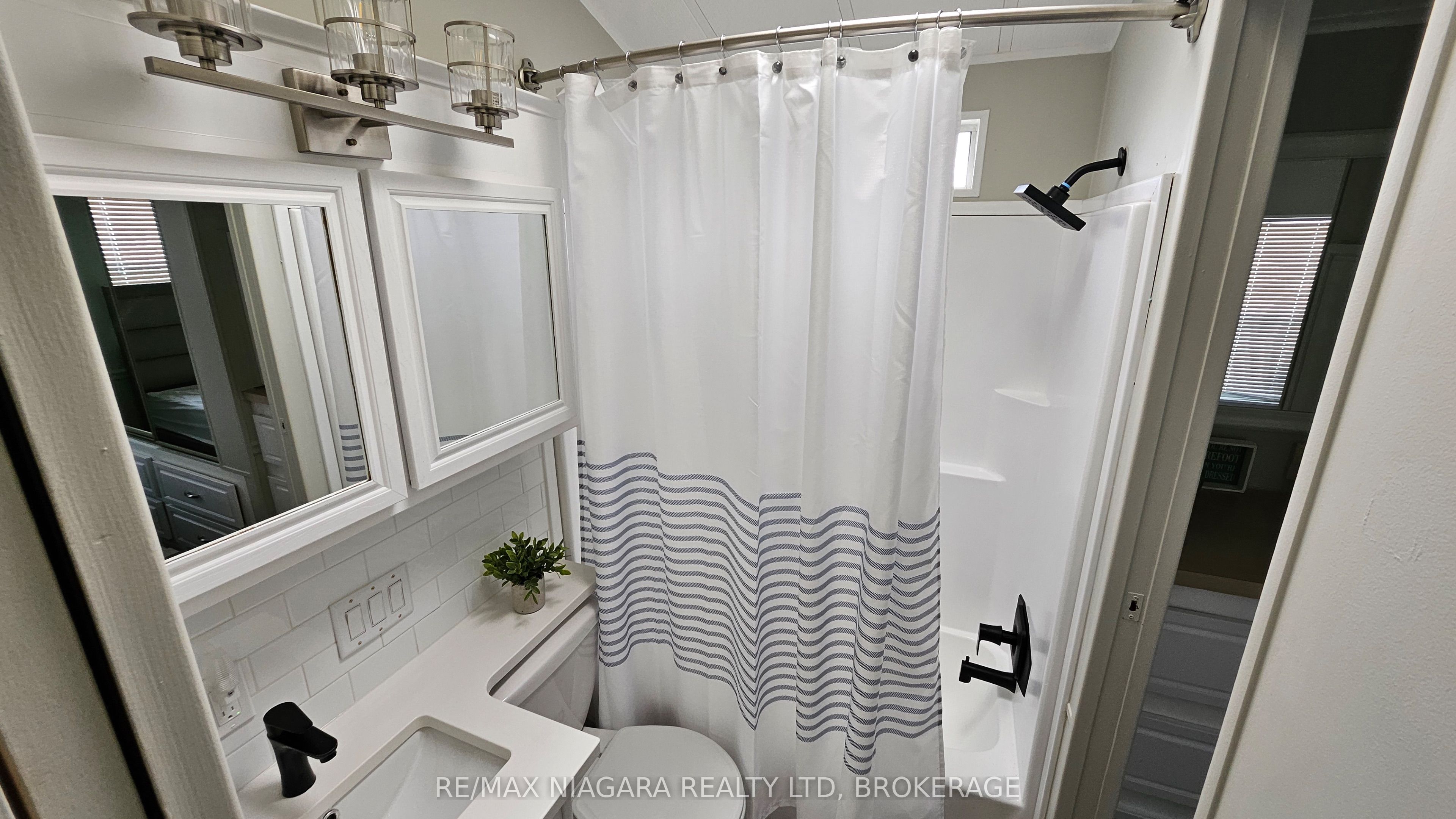 17 Mariner Crescent, Port Colborne, ON L0S 1R0 photo 3