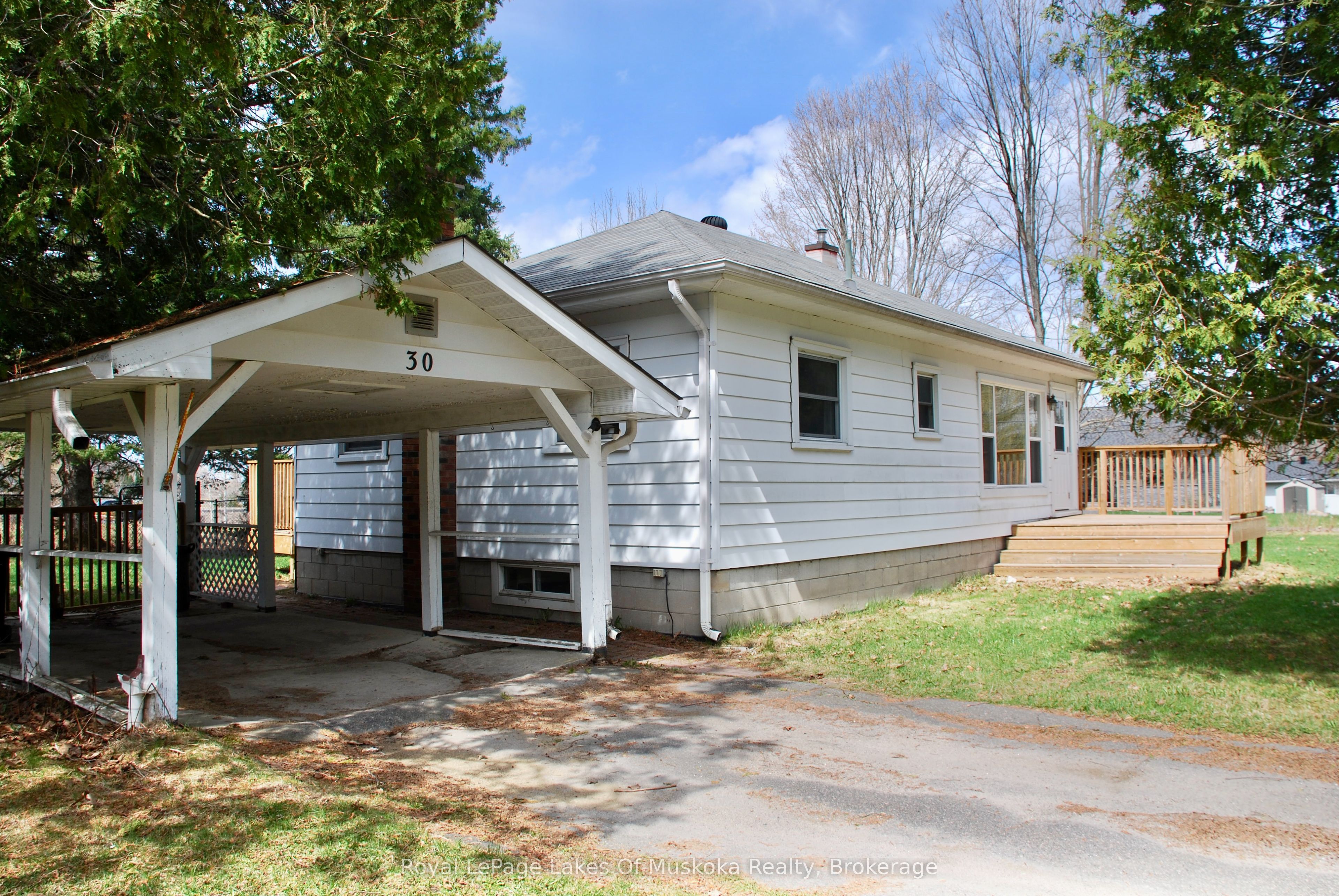 30 Kitchen Road S, Huntsville, ON P1H 1Y3
