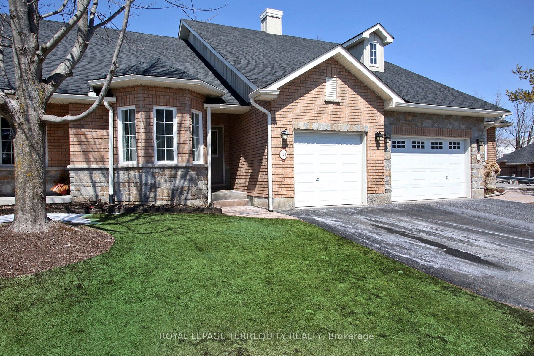 123 Village Crescent, Peterborough, ON K9J 0A9 photo 2
