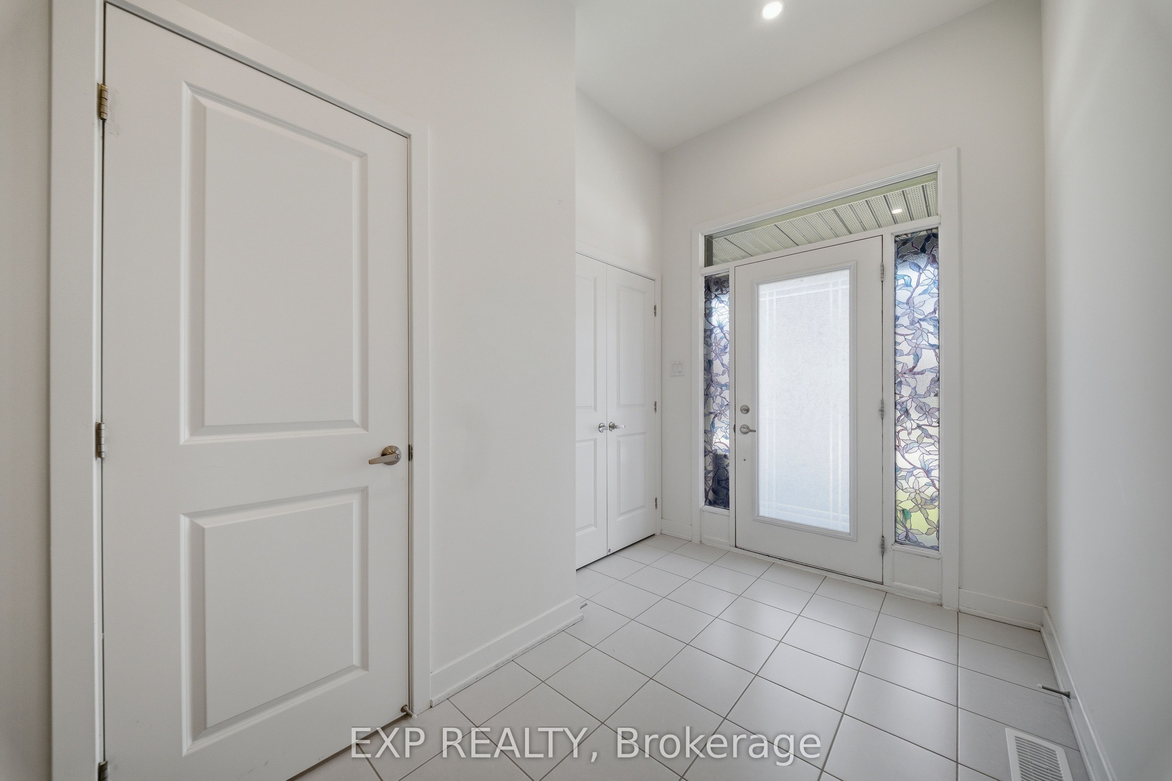 57 Robusta Lane, Barrhaven, ON K2J 6Y7 photo 2