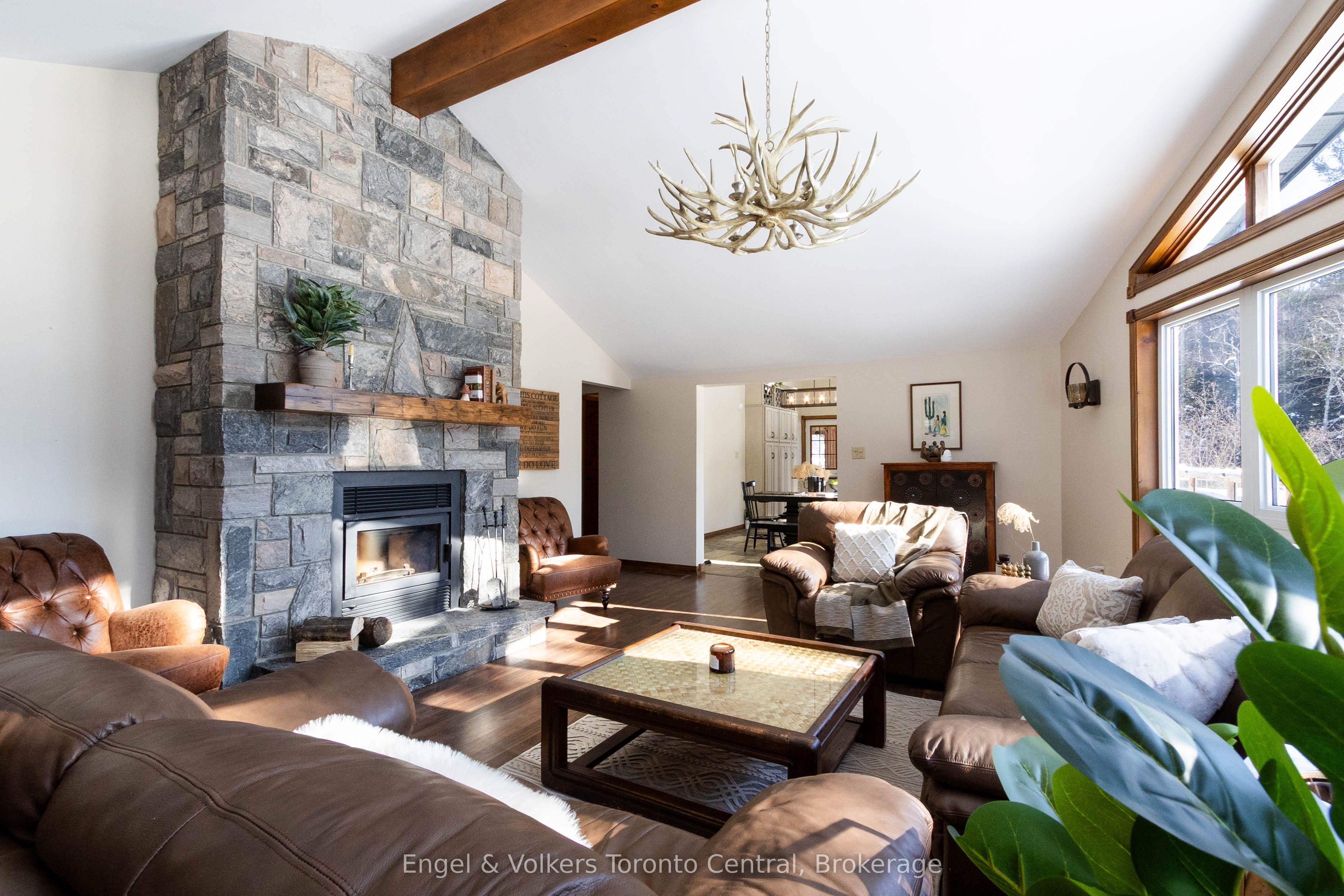 1823 Livingstone Lake Road, Algonquin Highlands, ON P0A 1E0 photo 3