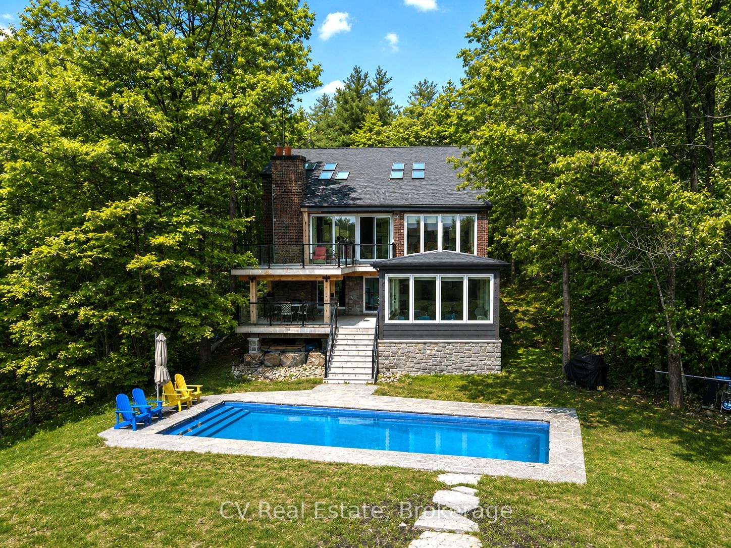 1030 S Sunset Bay Rd, Gravenhurst, ON P1P 1R2