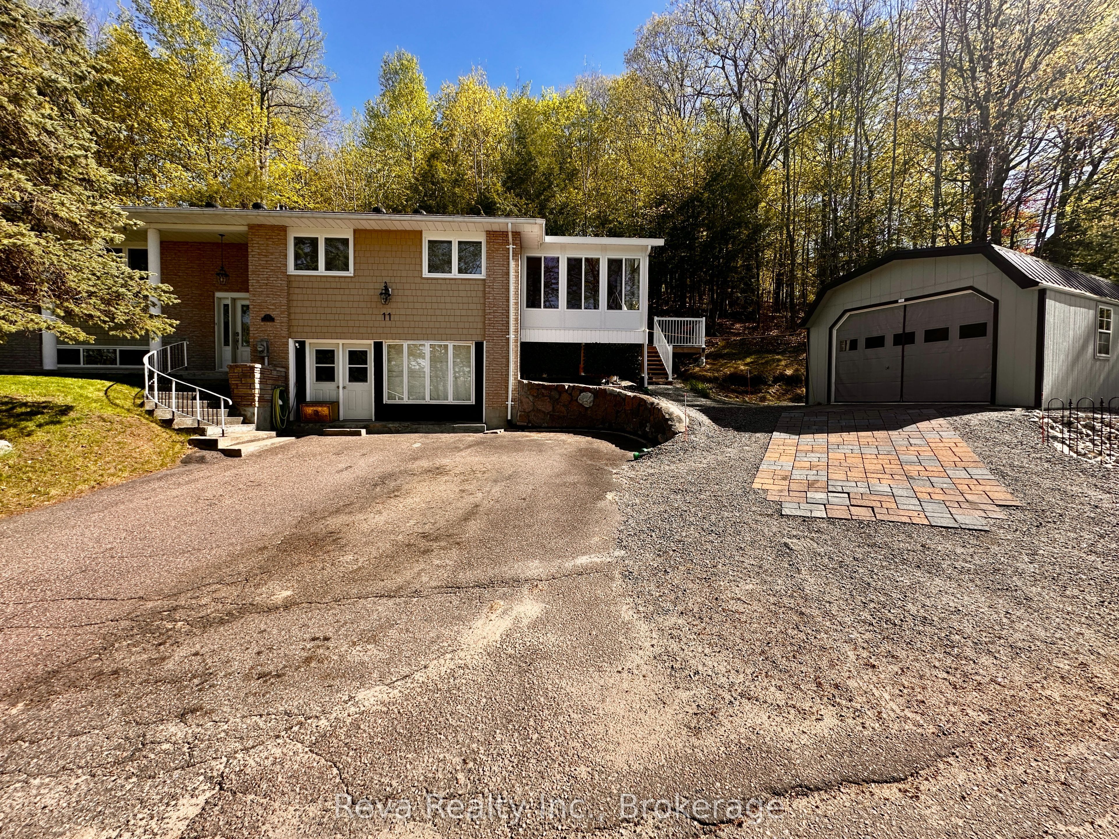 11 Ridge Road, Bancroft, ON K0L 1C0