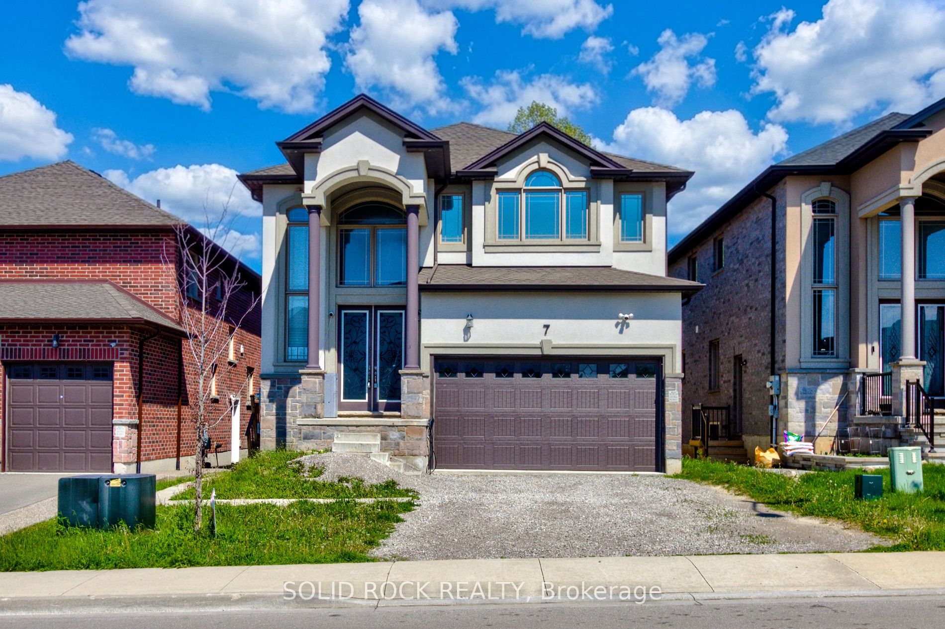 7 Chardonnay Street, Hamilton, ON L8G 0B5