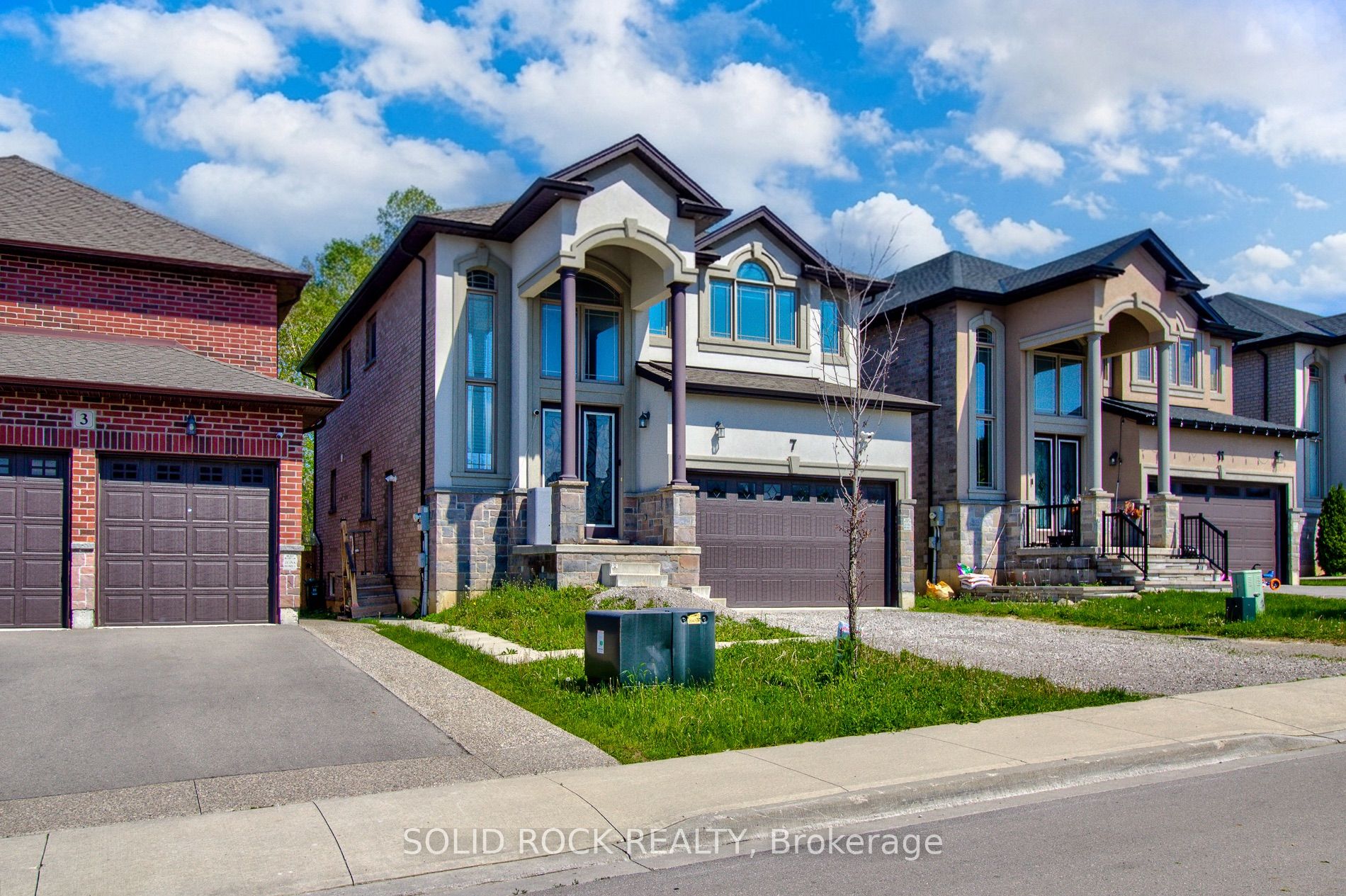 7 Chardonnay Street, Hamilton, ON L8G 0B5 photo 2