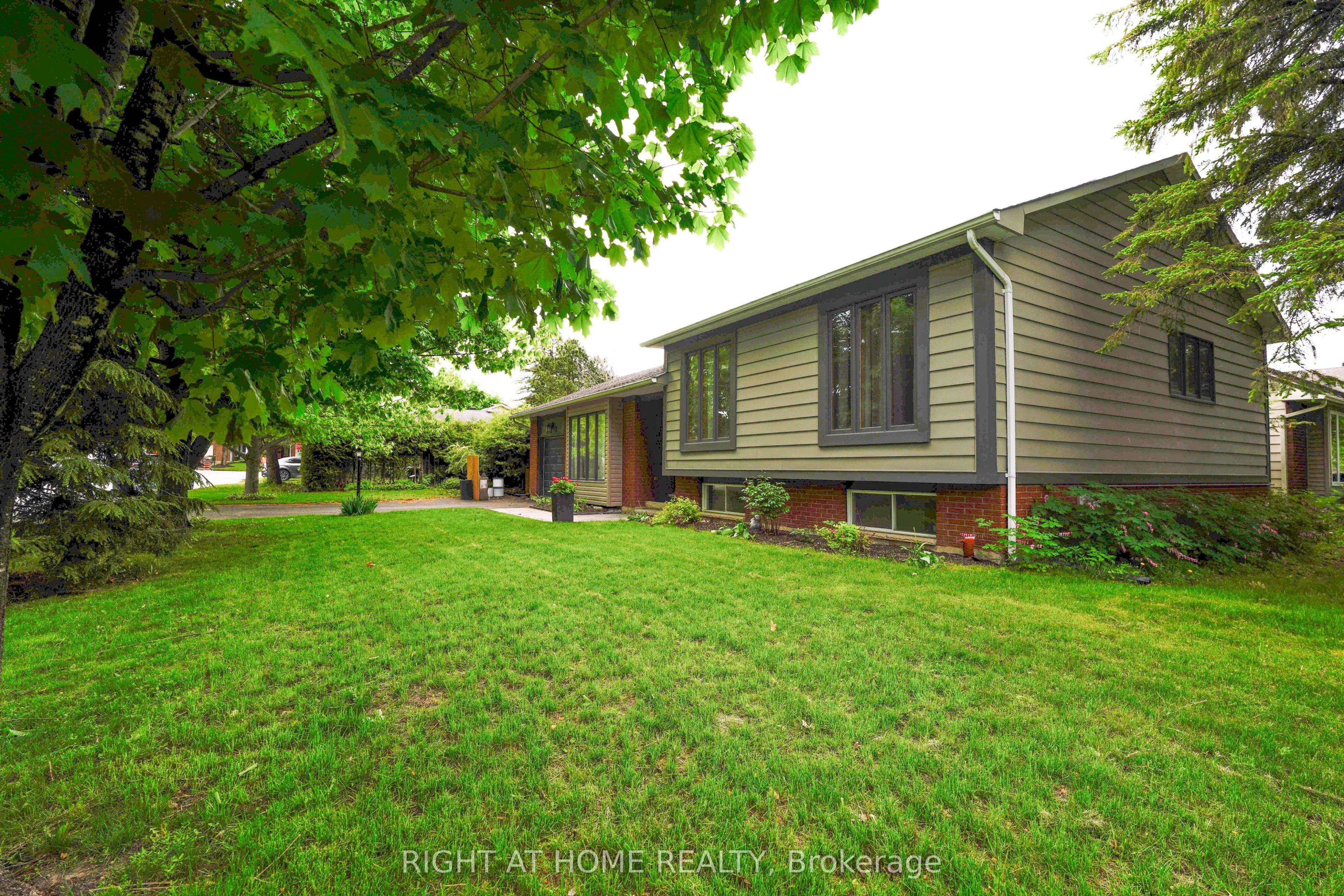 3 Pommel Crescent, Kanata, ON K2M 1A3