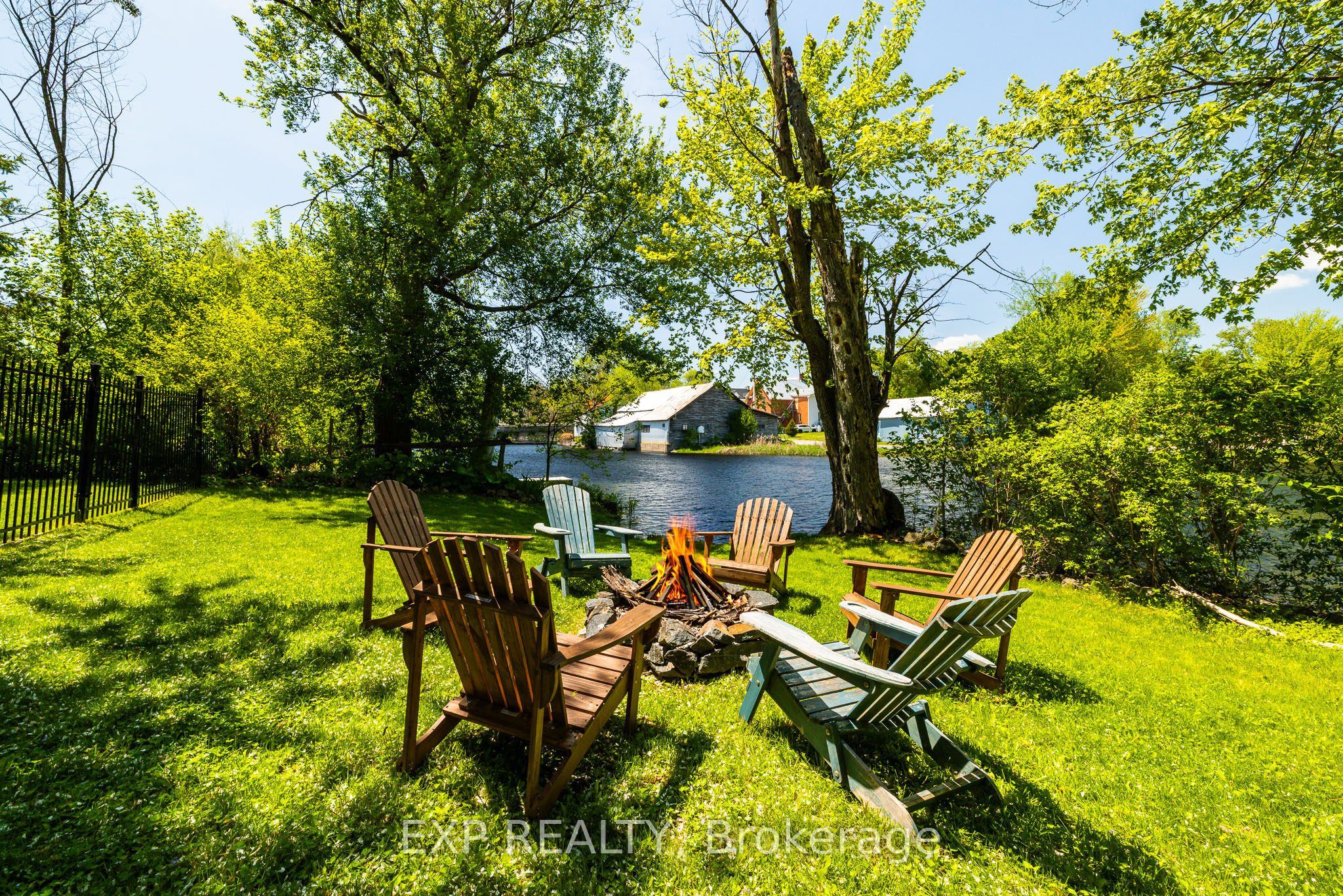 85 South Street, Lanark Highlands, ON K0G 1K0 photo 3