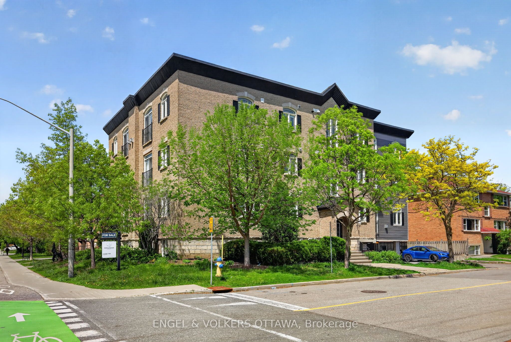 711 Churchill Avenue 401, Westboro - Hampton Park, ON K1Z 7J9 photo 2