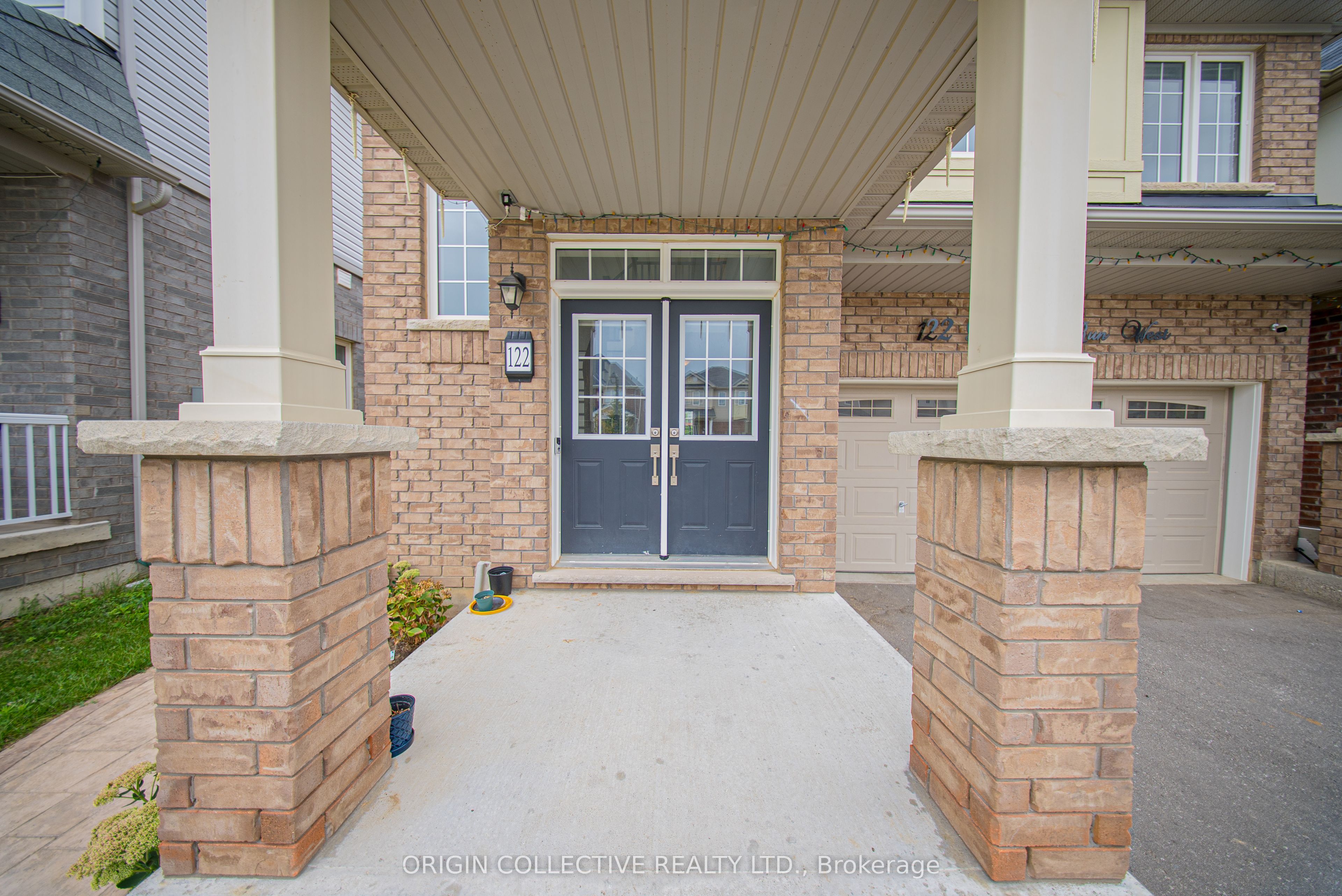 122 Longboat Run West, Brantford, ON N3T 0P3 photo 2