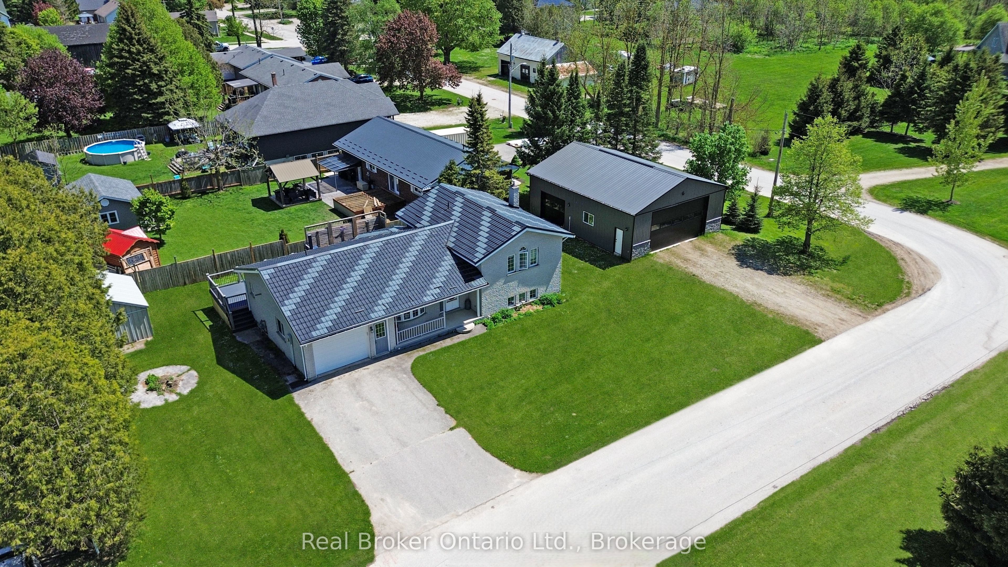 11 James Street W, Minto, ON N0G 1M0