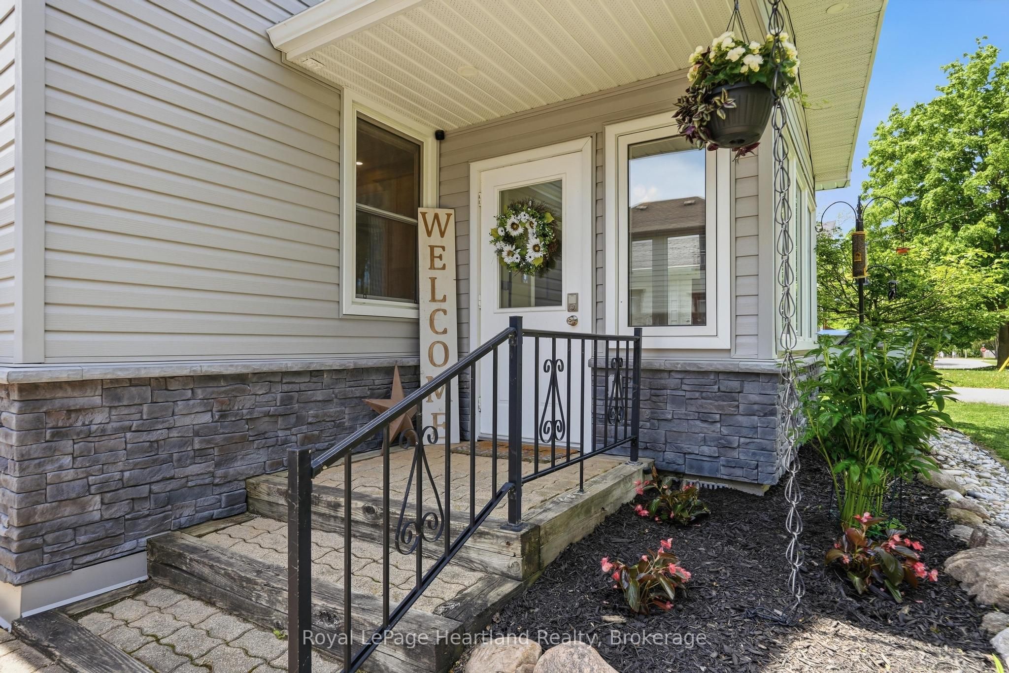 212 TOWNSEND Street, Central Huron, ON N0M 1L0 photo 2