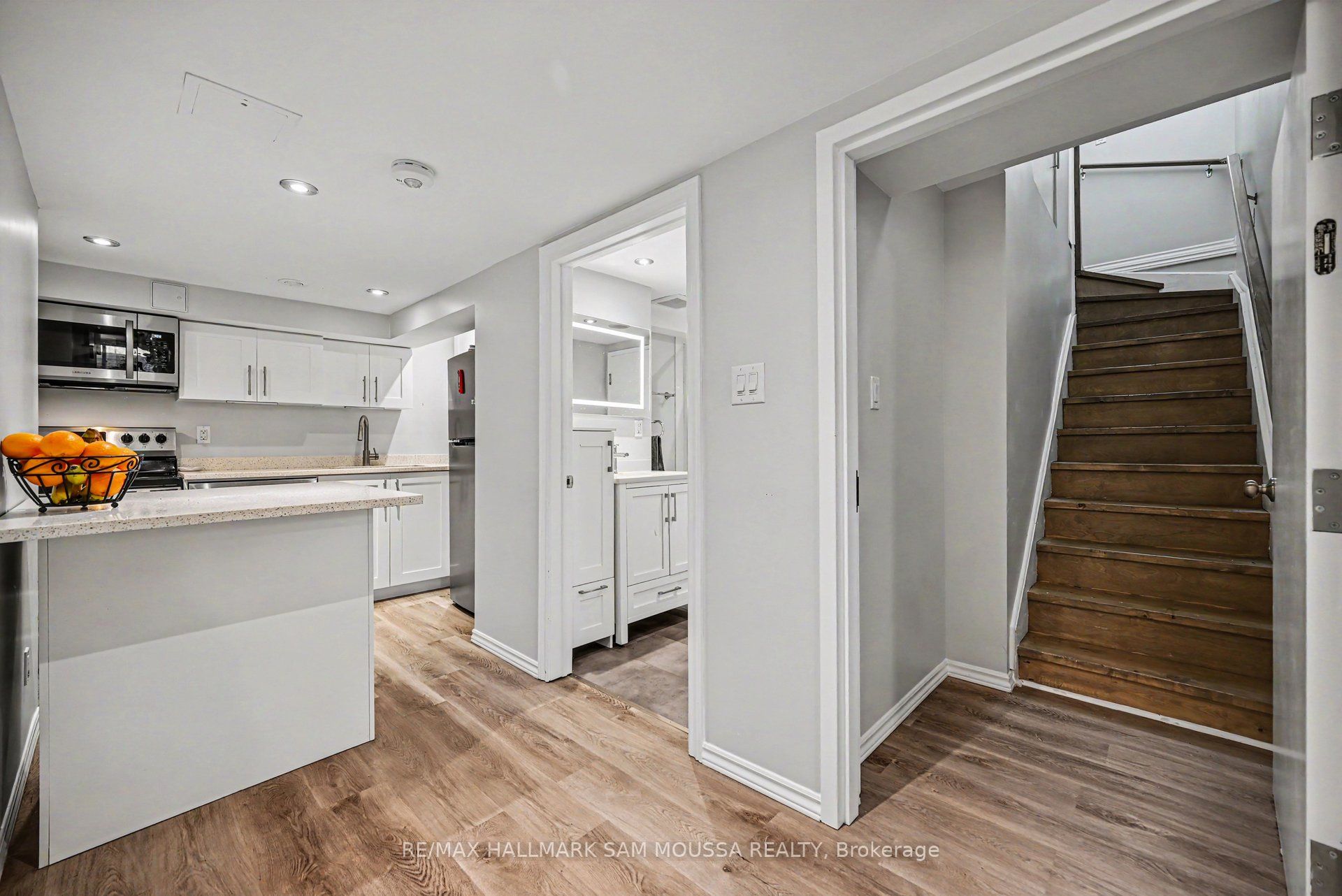 1407 Baintree Place Unit 2, Cyrville - Carson Grove - Pineview, ON K1B 5H5 photo 3