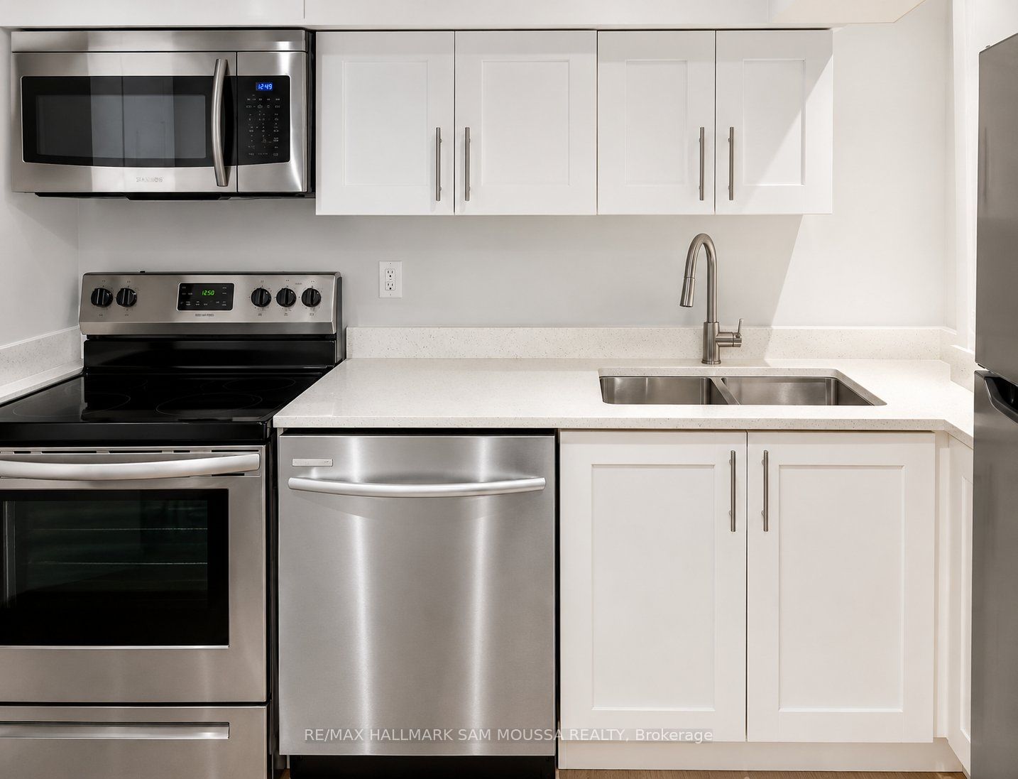1407 Baintree Place Unit 2, Cyrville - Carson Grove - Pineview, ON K1B 5H5 photo 4