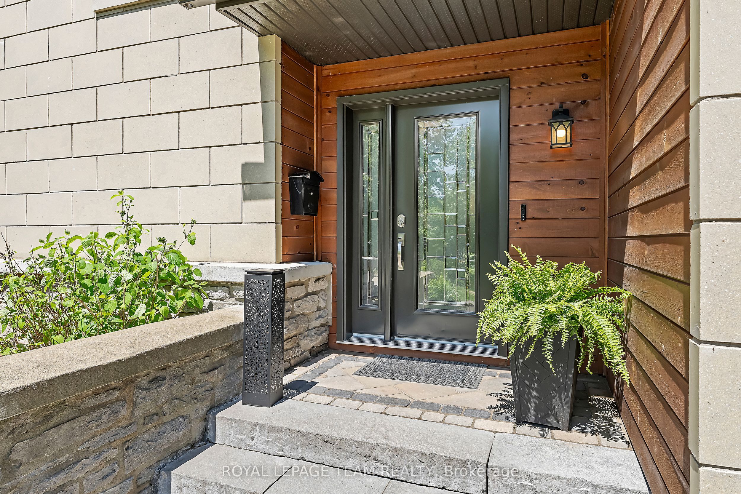 2 Fairhaven Way, Manor Park - Cardinal Glen and Area, ON K1K 0R3 photo 4