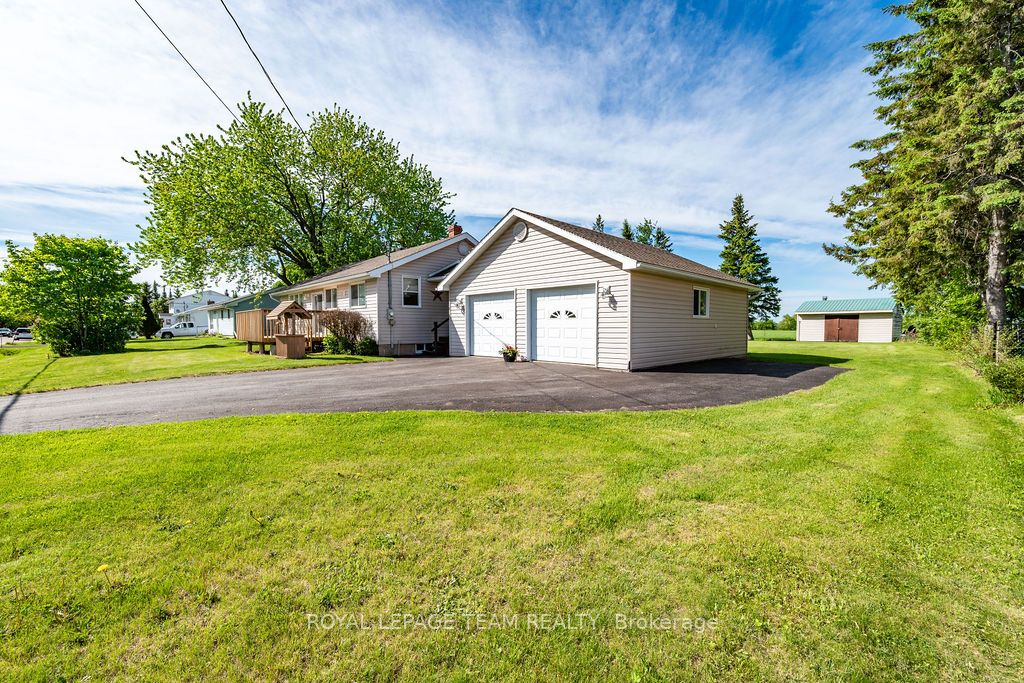 111 Campbell Drive, McNab/Braeside, ON K7S 3G9 photo 2