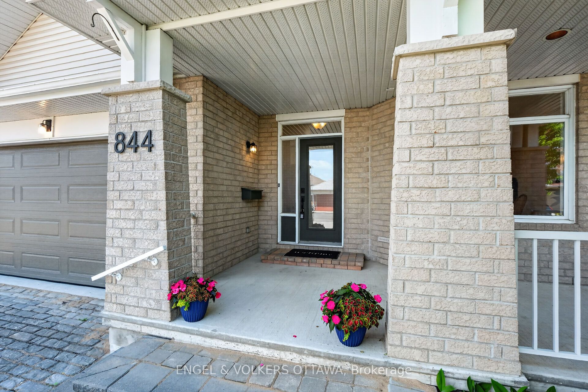 844 Swallowtail Crescent, Orleans - Cumberland and Area, ON K4A 4M5 photo 3