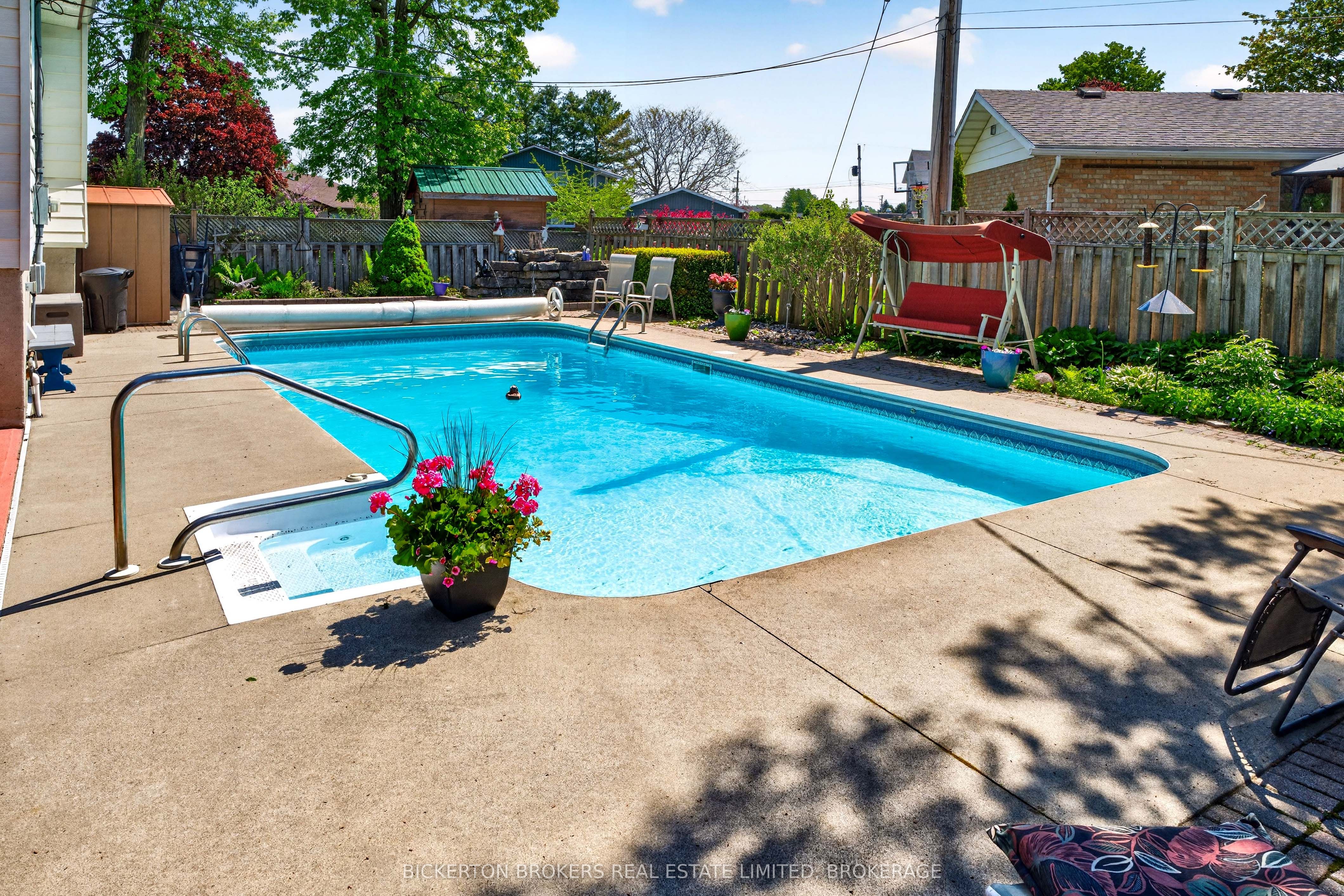 525 Pine Street E, Gananoque, ON K7G 2Z2 photo 3