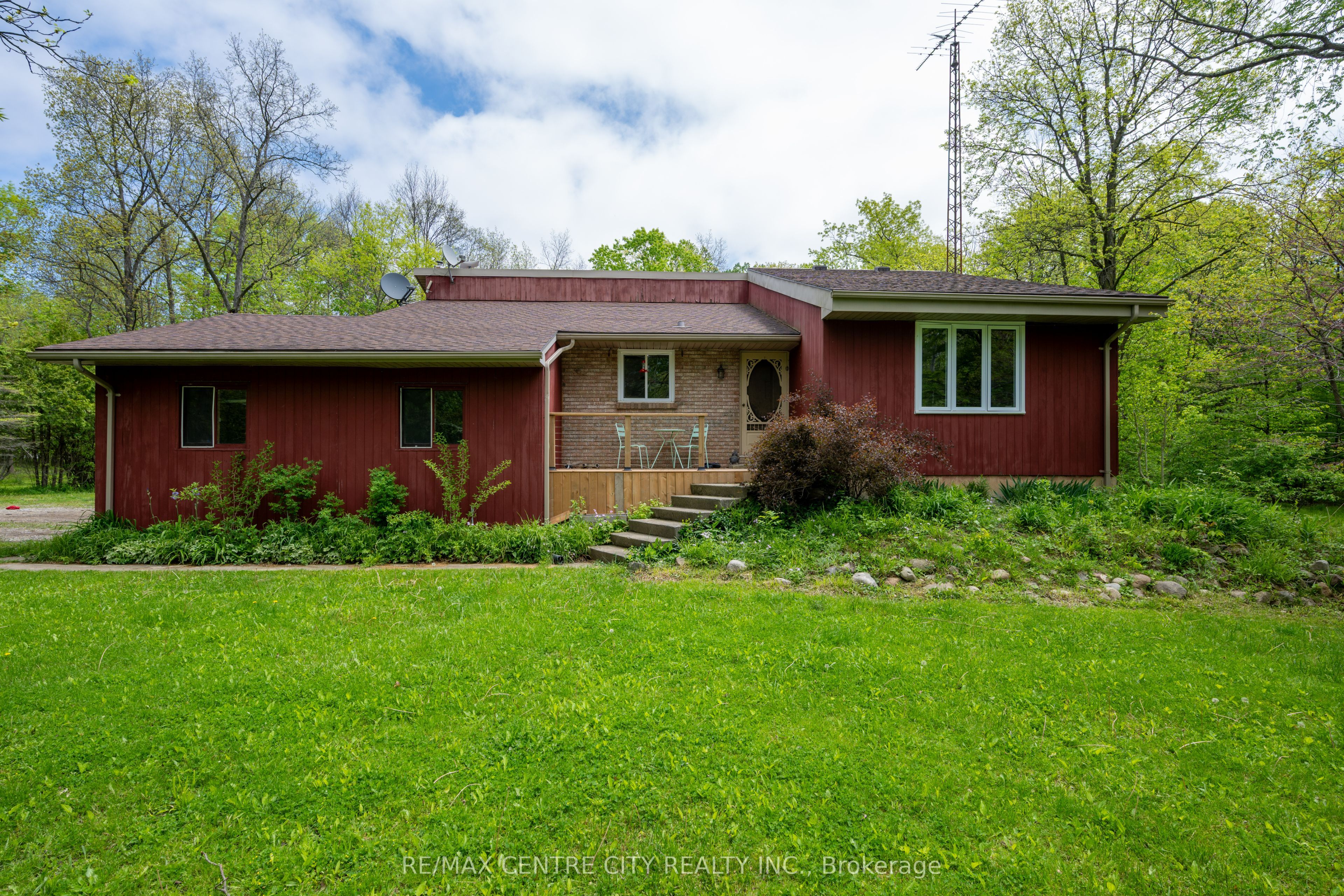 26046 Kerwood Road, Adelaide Metcalfe, ON N7G 3H5 photo 5