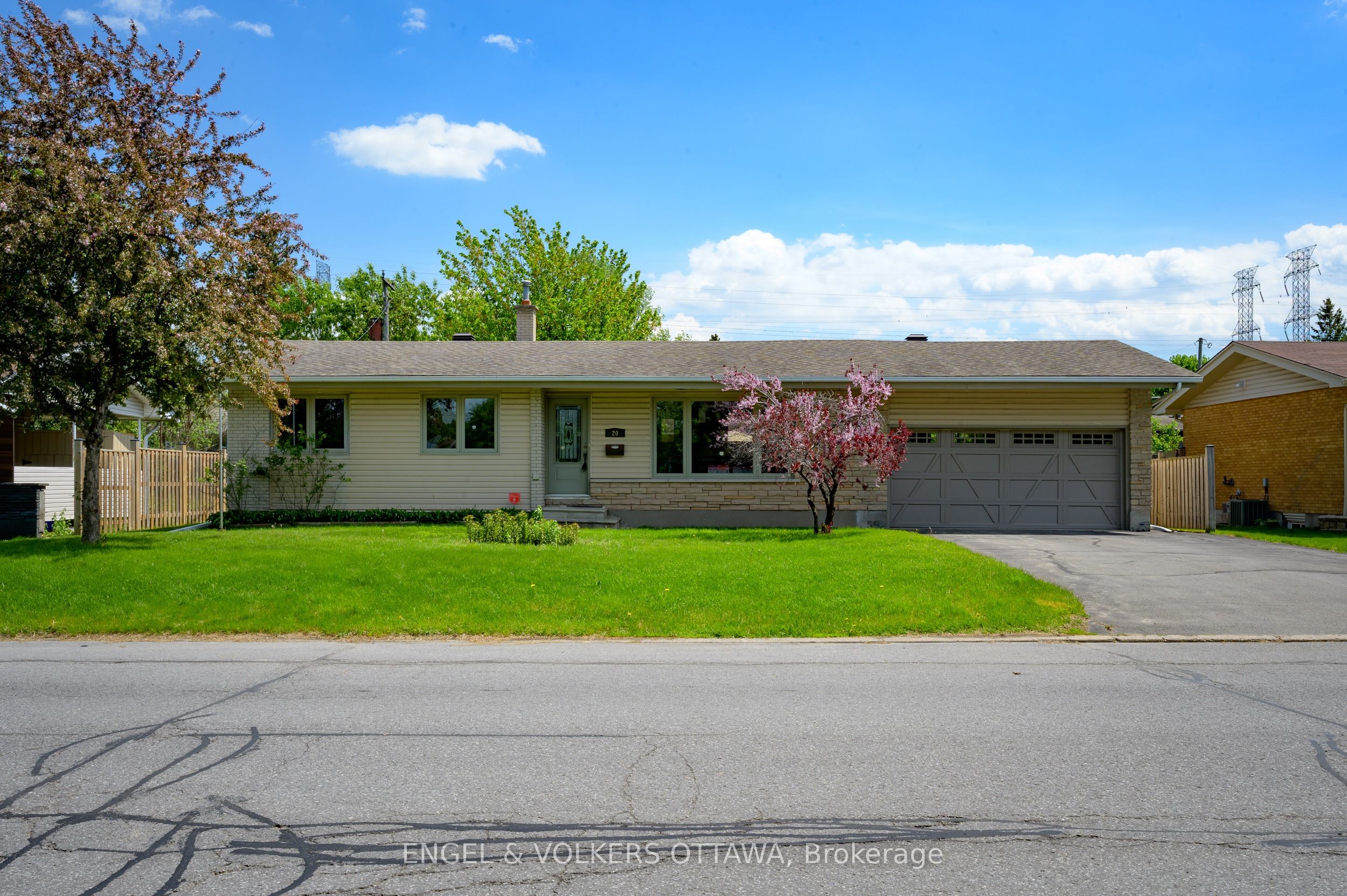 20 Majestic Drive, South of Baseline to Knoxdale, ON K2G 1C7 photo 2