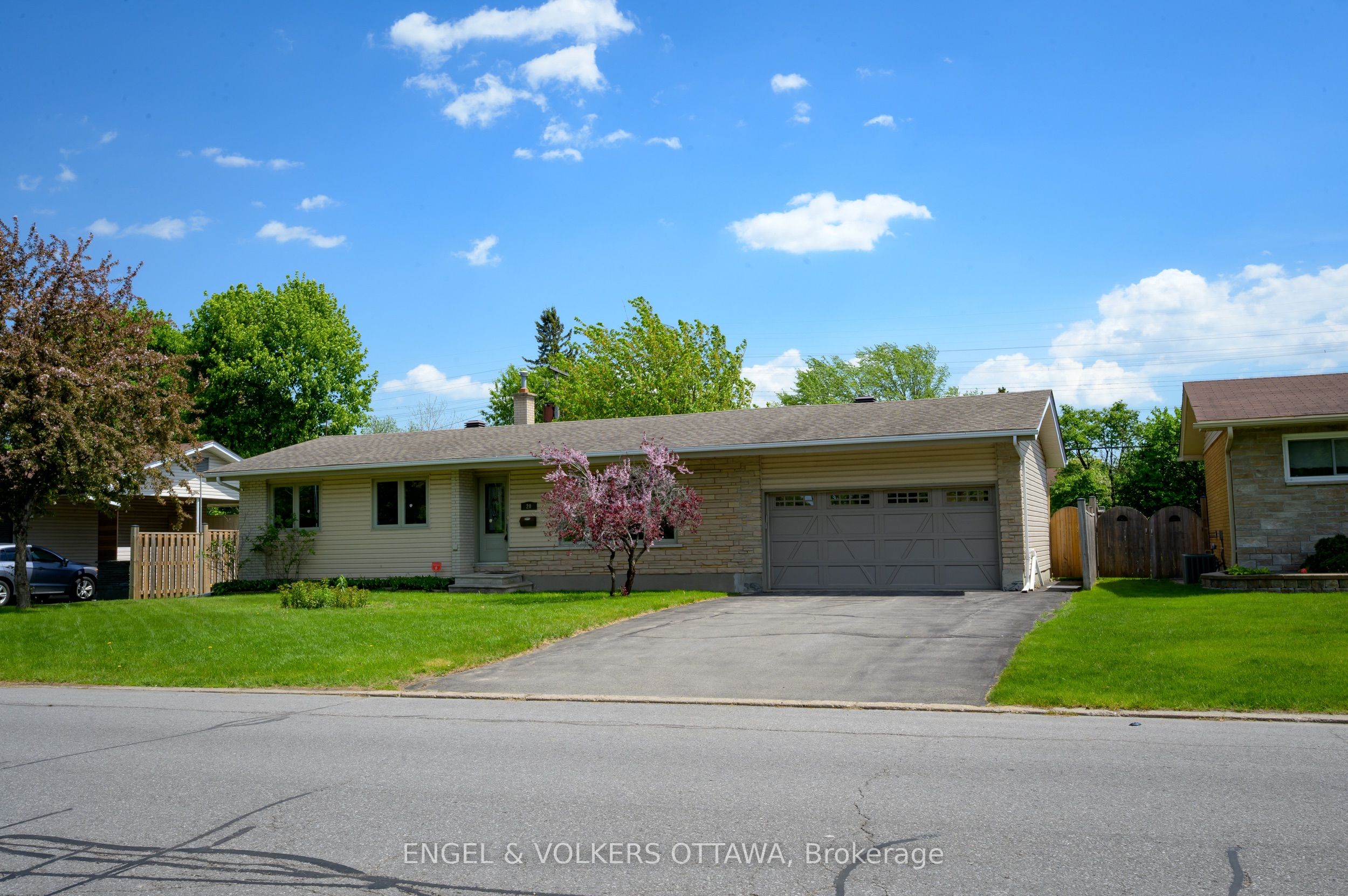 20 Majestic Drive, South of Baseline to Knoxdale, ON K2G 1C7 photo 3