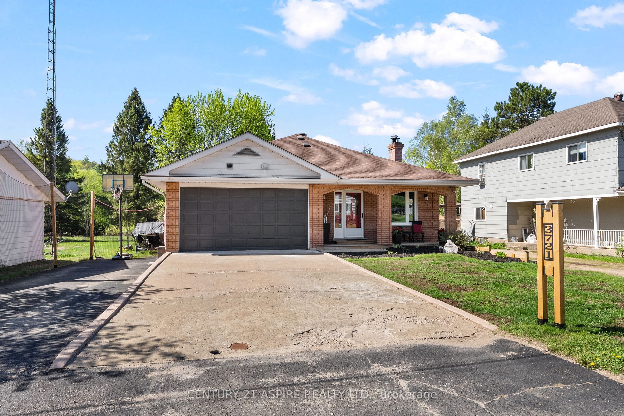 3721 Old Barry's Bay Road, Madawaska Valley, ON K0J 1B0