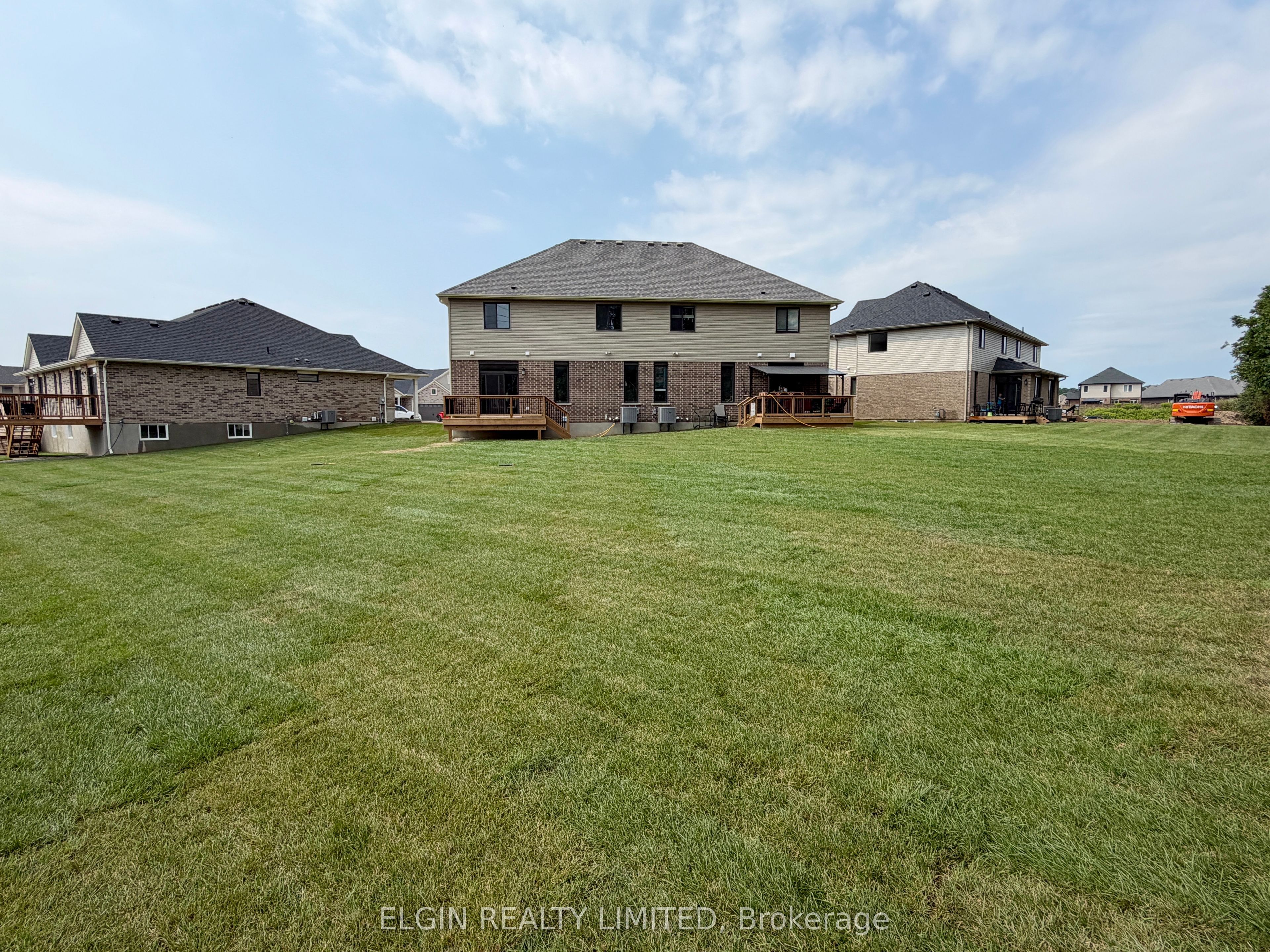 8 Columbus Court, Central Elgin, ON N5P 0E5 photo 2