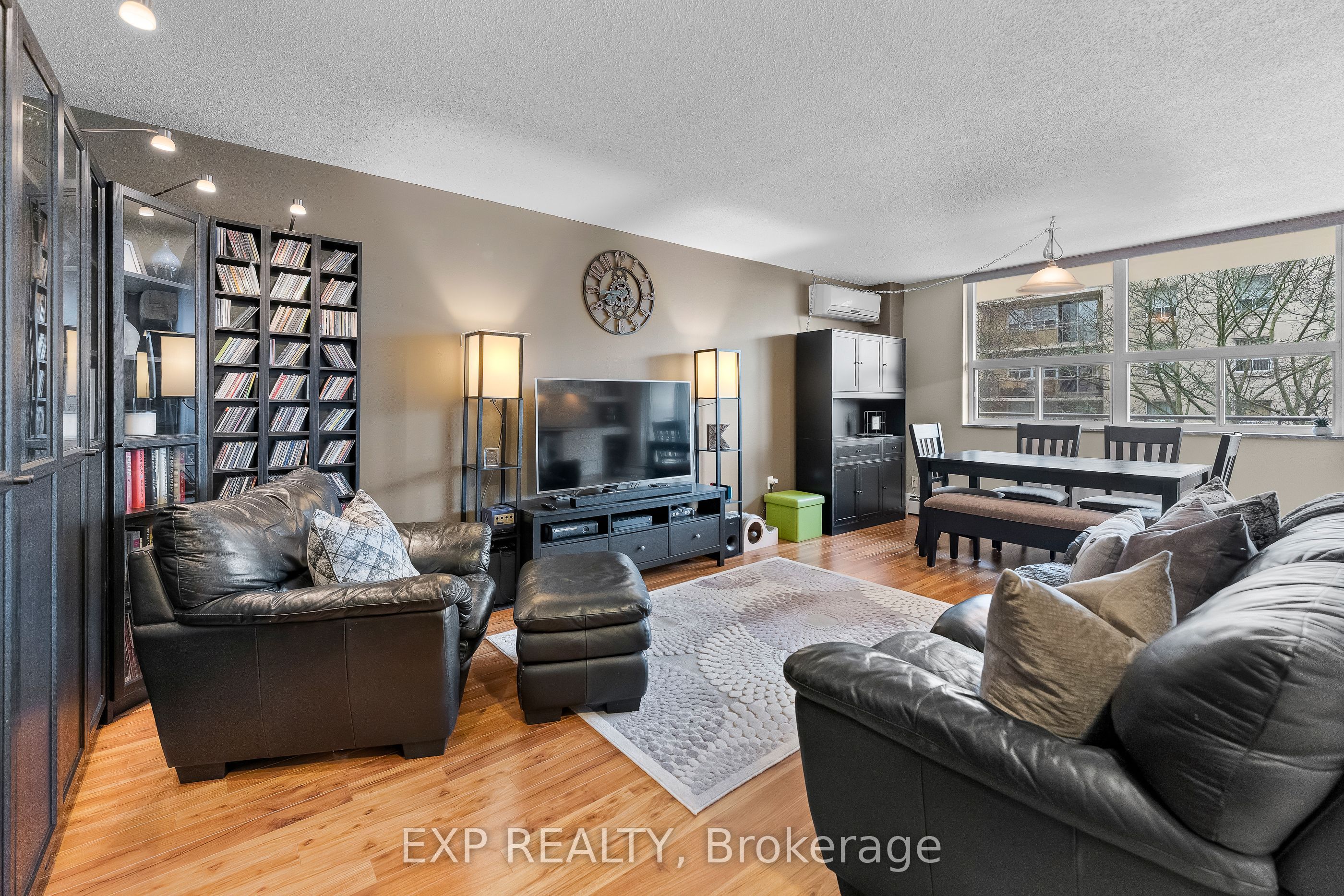 6390 Huggins Street 407, Niagara Falls, ON L2J 1H1 photo 4