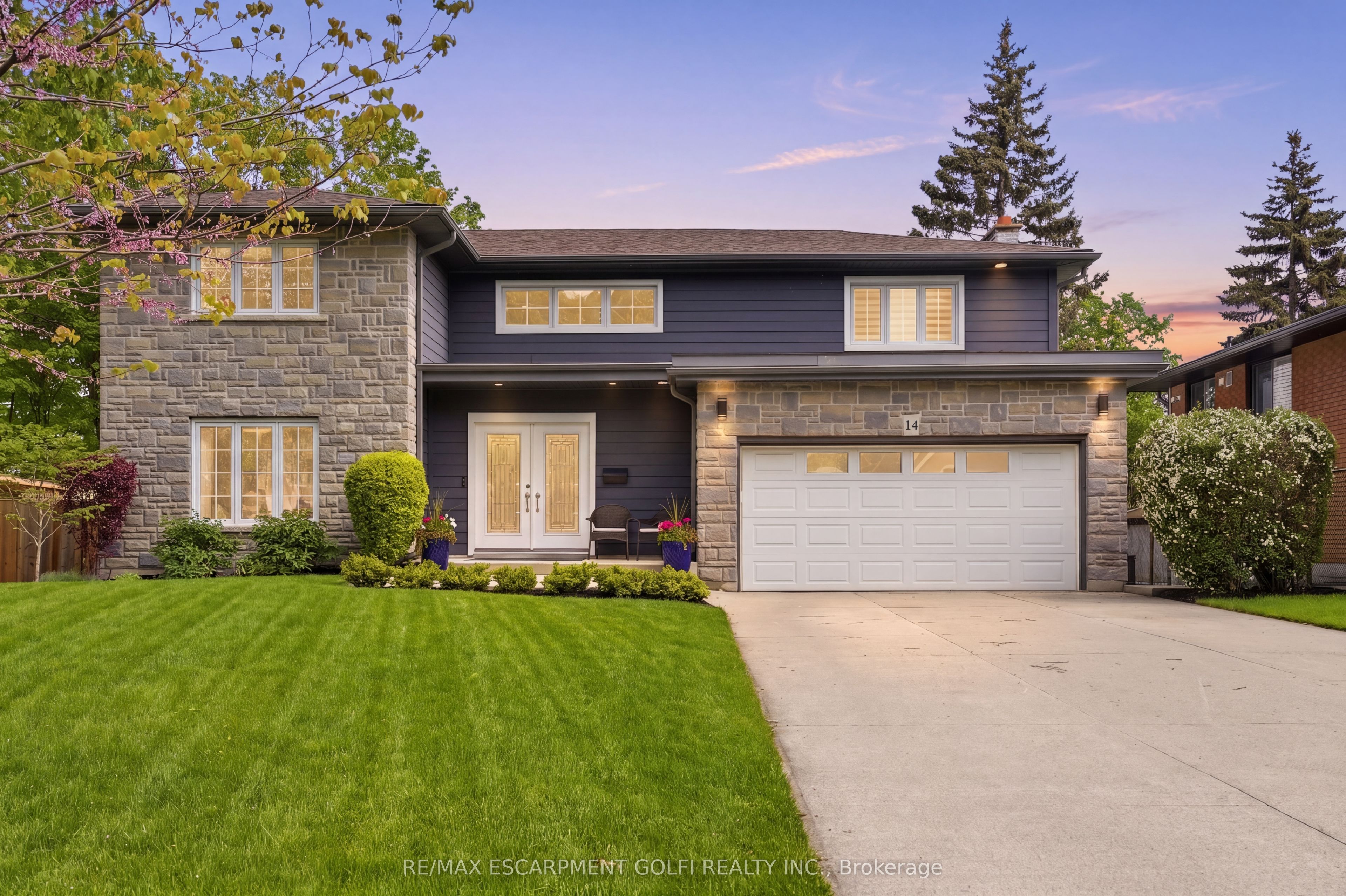 14 Leslie Drive, Hamilton, ON L8G 2P9