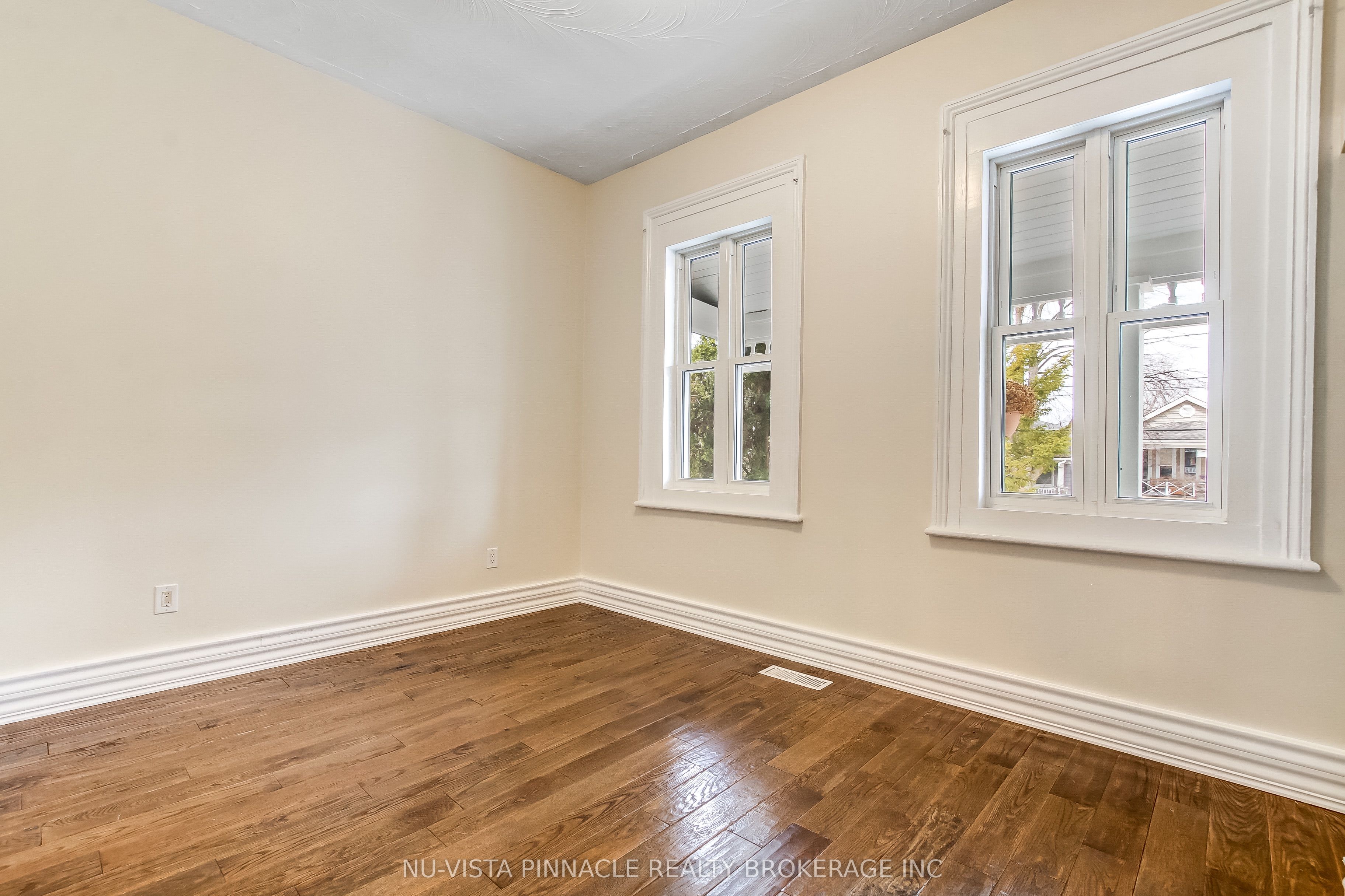 727 Queens Avenue, London East, ON N5W 3H4 photo 5