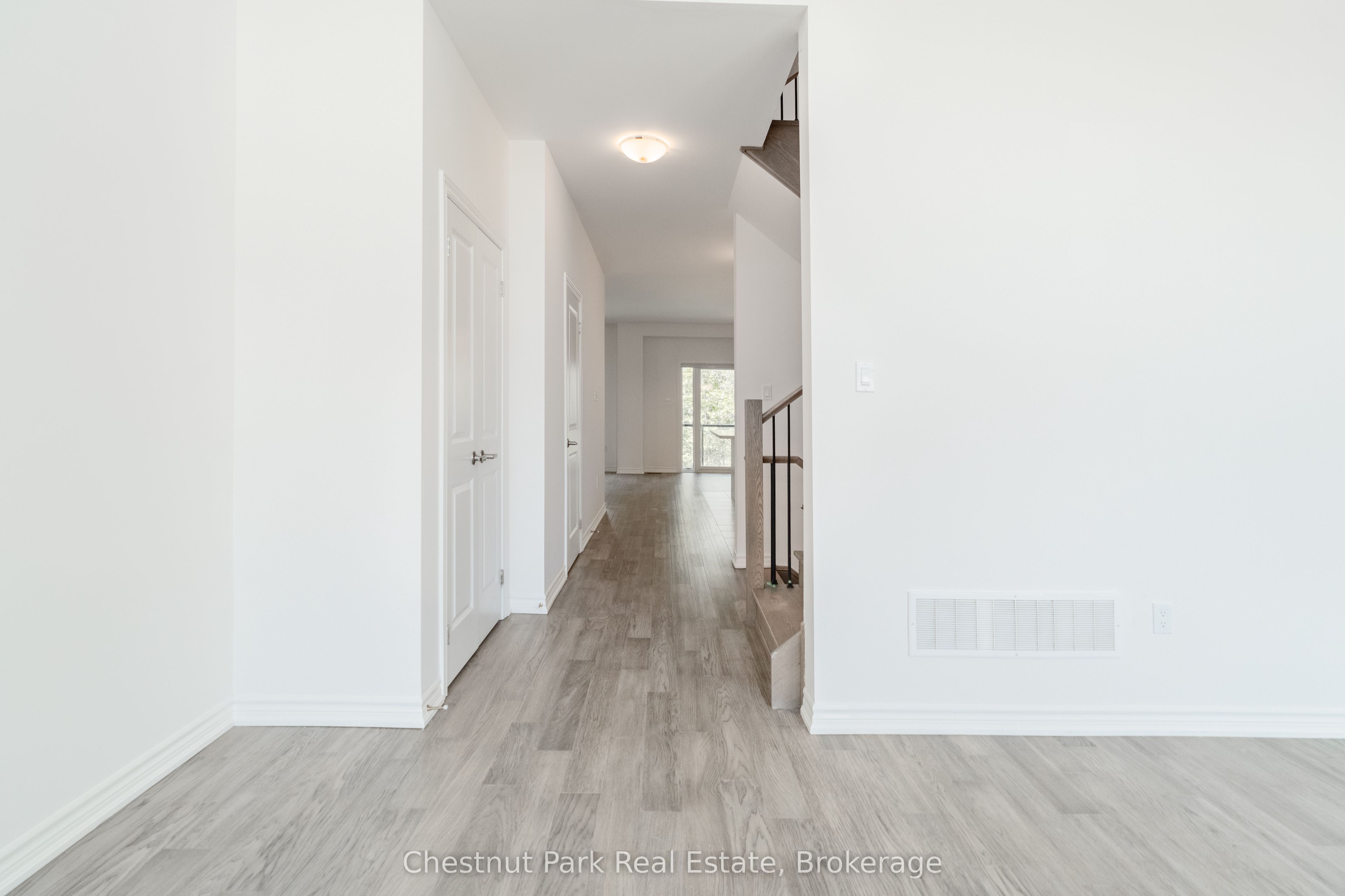 112 Sebastian Street, Blue Mountains, ON N0H 1J0 photo 4