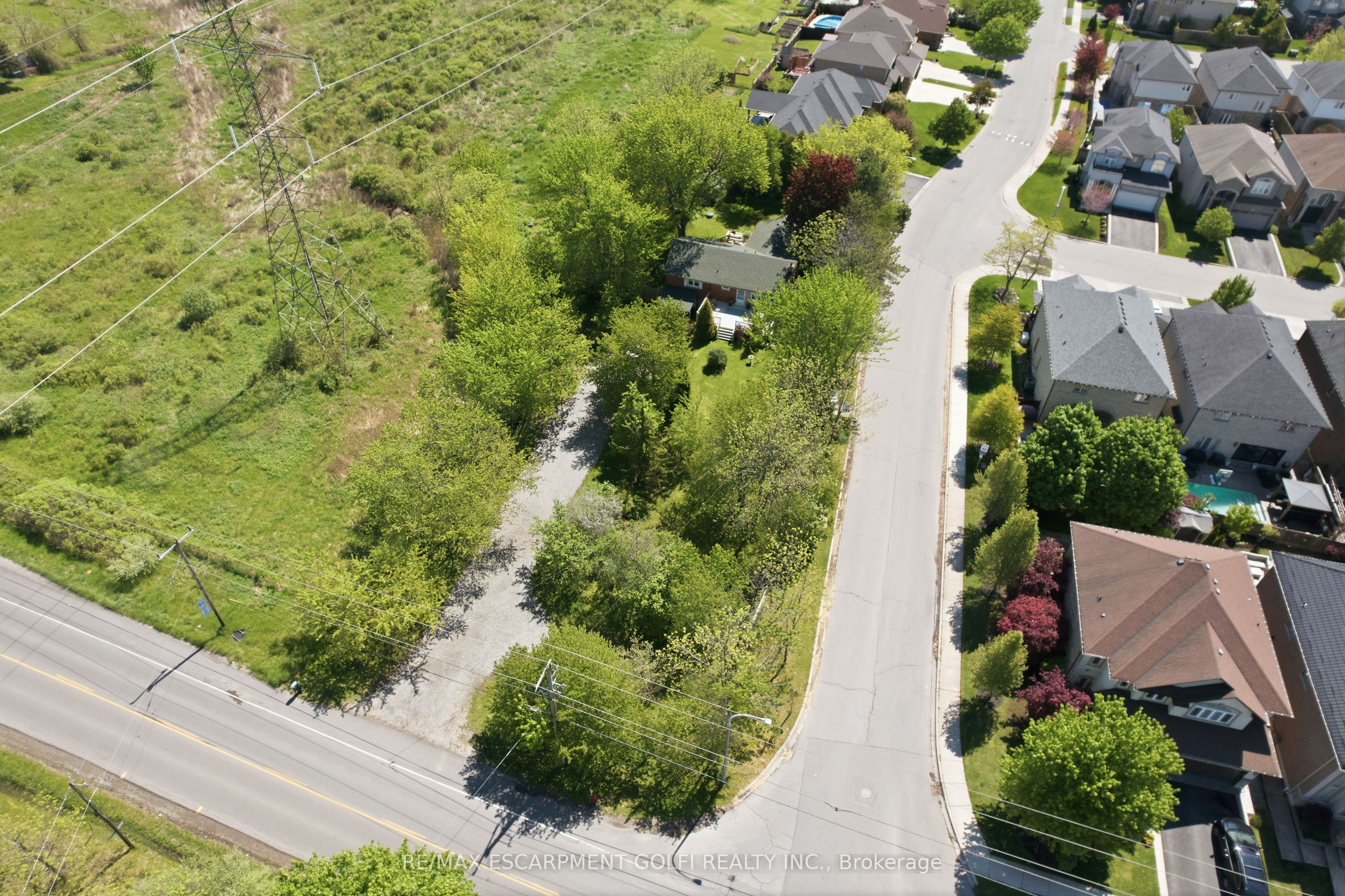 227 GLANCASTER Road, Hamilton, ON L9G 3K9 photo 2