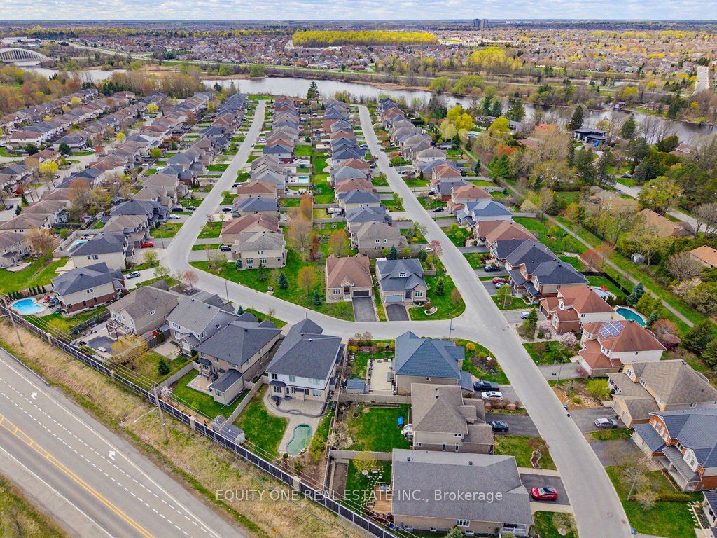 201 Trailgate Street, Blossom Park - Airport and Area, ON K1V 0Z9 photo 2