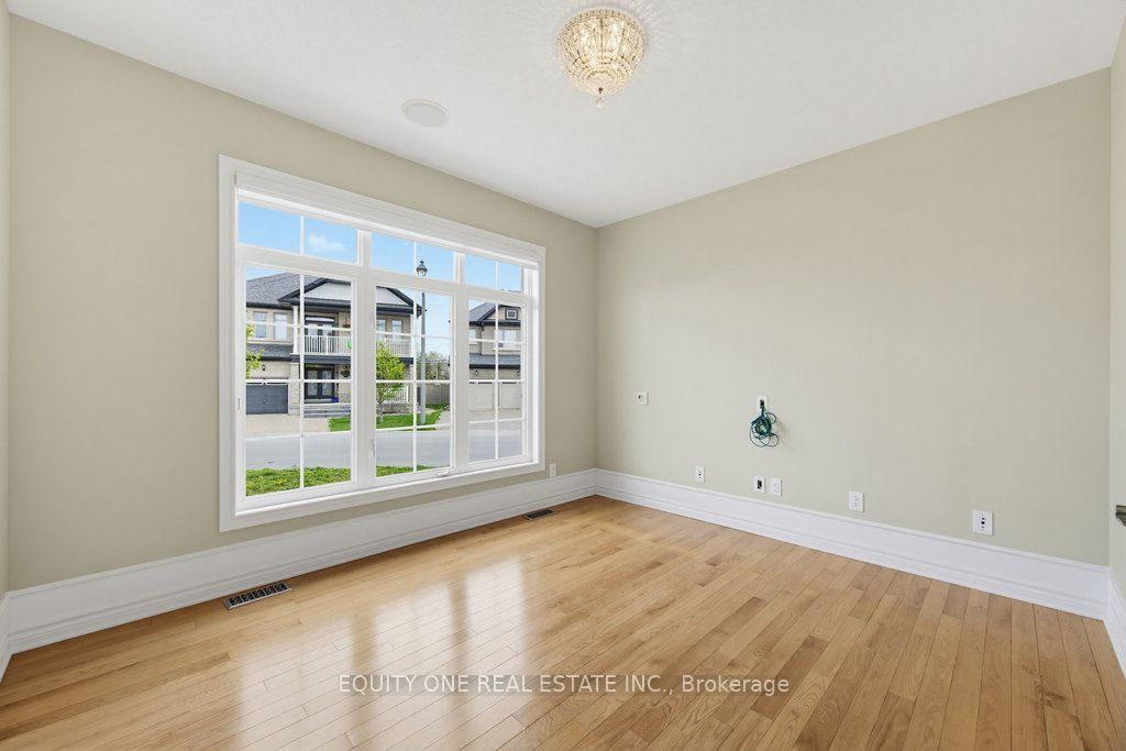 201 Trailgate Street, Blossom Park - Airport and Area, ON K1V 0Z9 photo 5