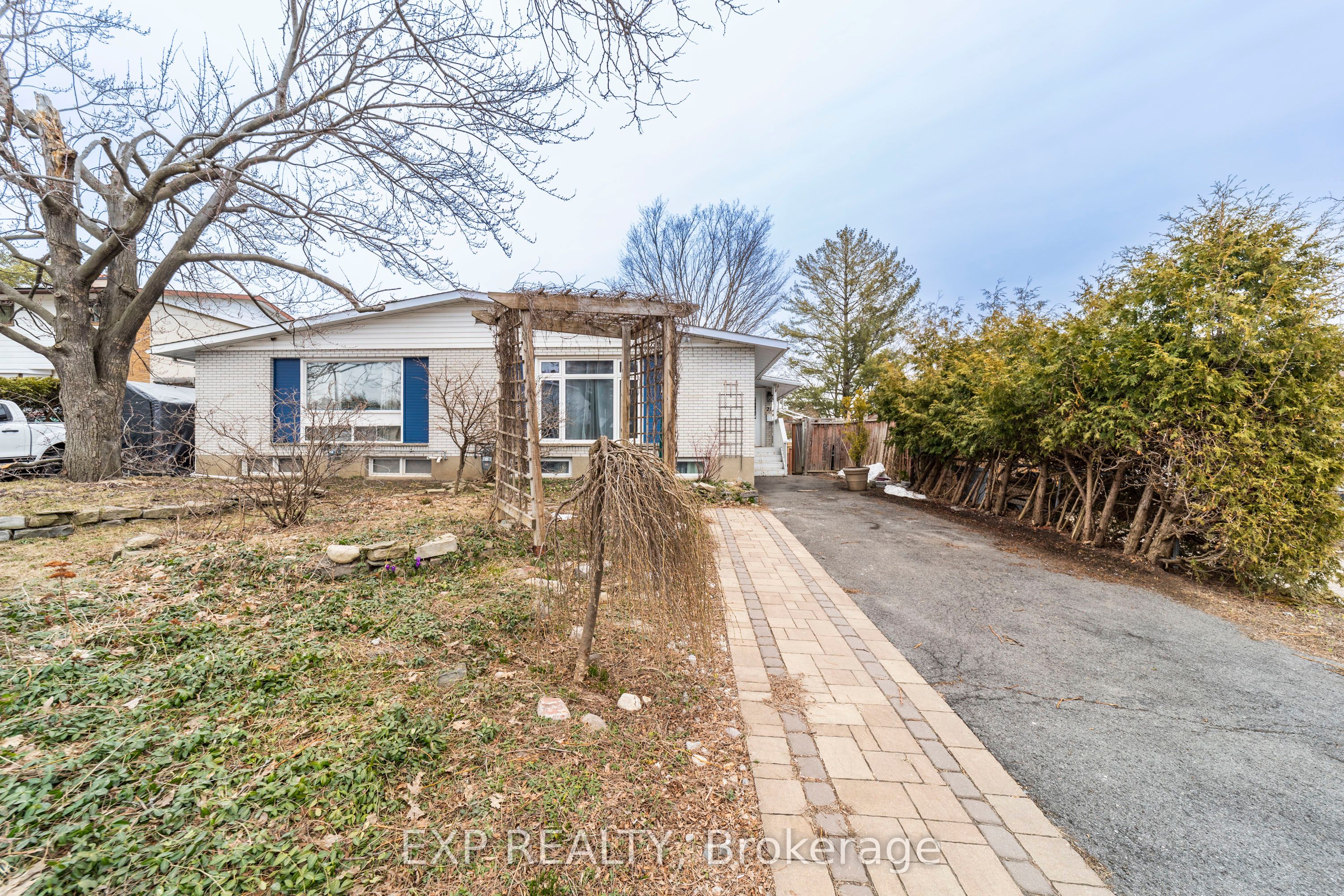 21 SOUTHVIEW Crescent, Cityview - Parkwoods Hills - Rideau Shore, ON K2E 5R4 photo 2