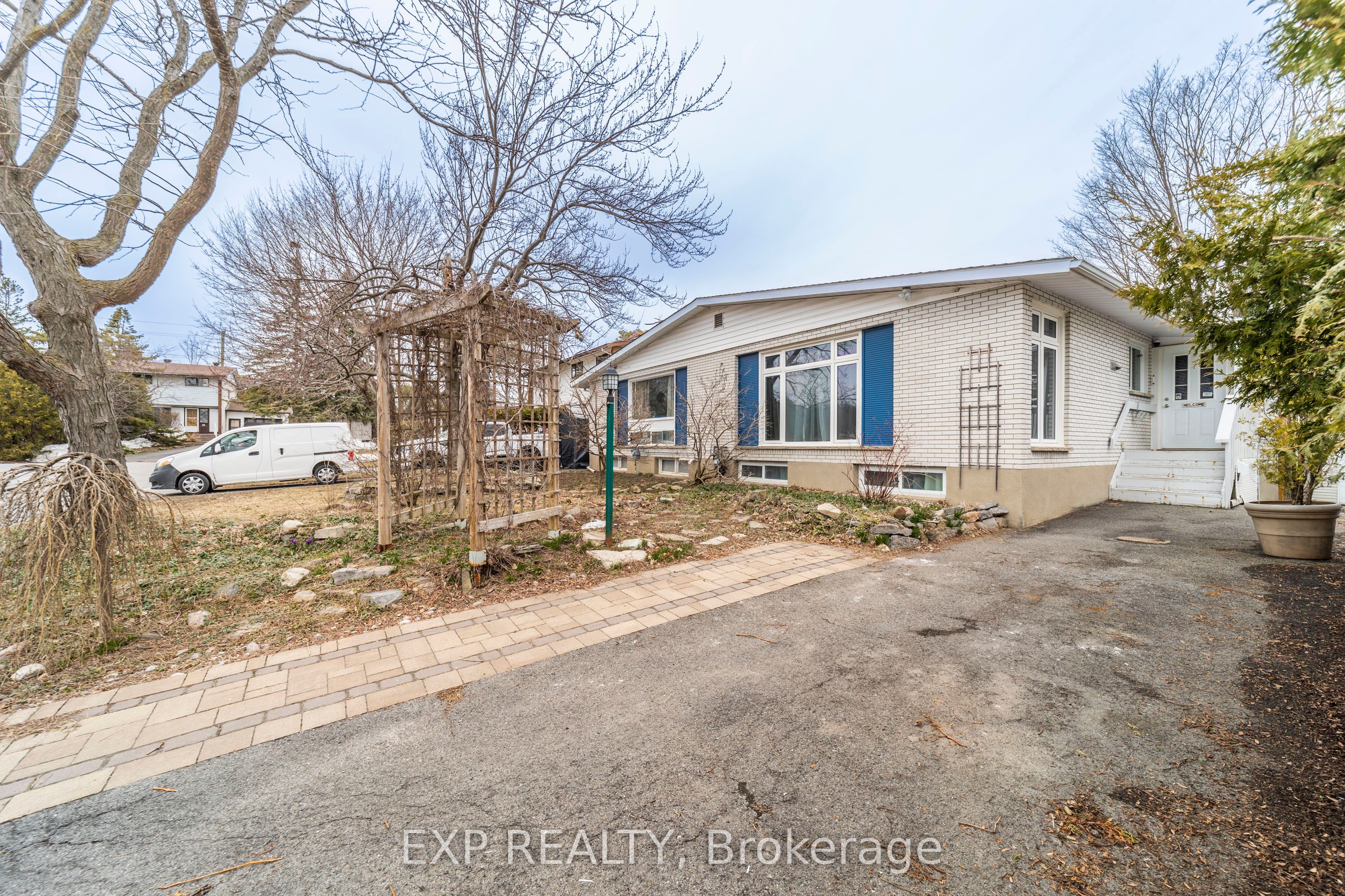 21 SOUTHVIEW Crescent, Cityview - Parkwoods Hills - Rideau Shore, ON K2E 5R4 photo 3