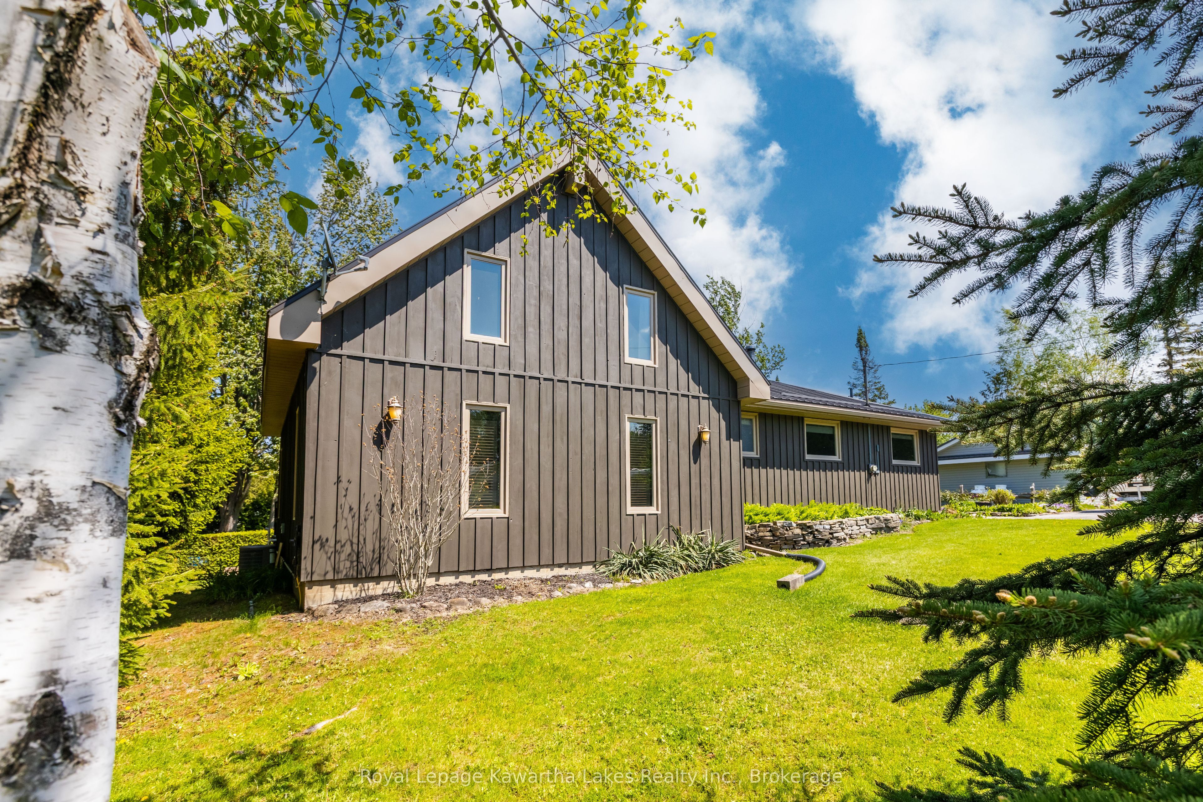 236 Crosby Drive, Kawartha Lakes, ON K0M 1A0 photo 2