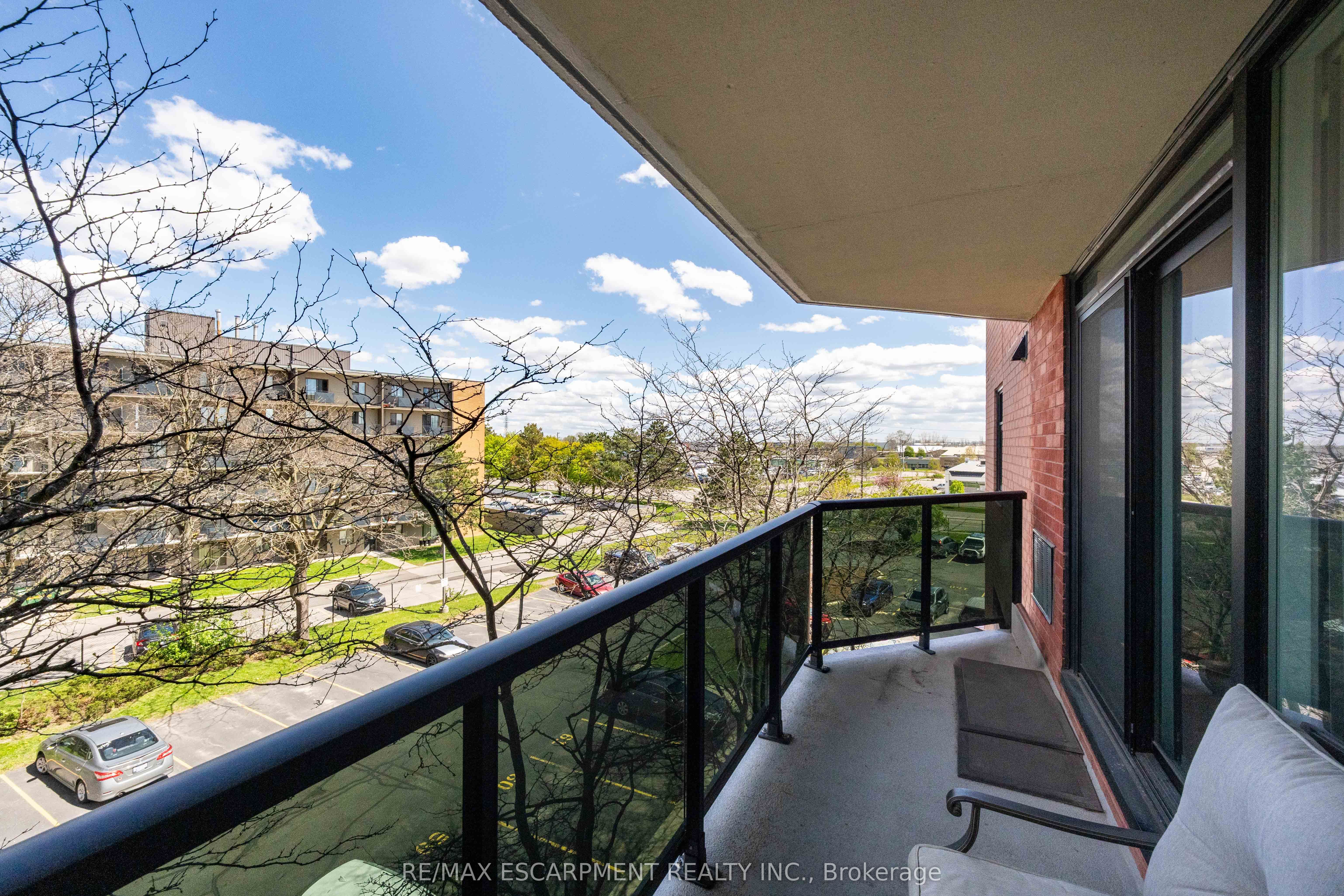9 Bonheur Court 401, Brantford, ON N3P 1Z5