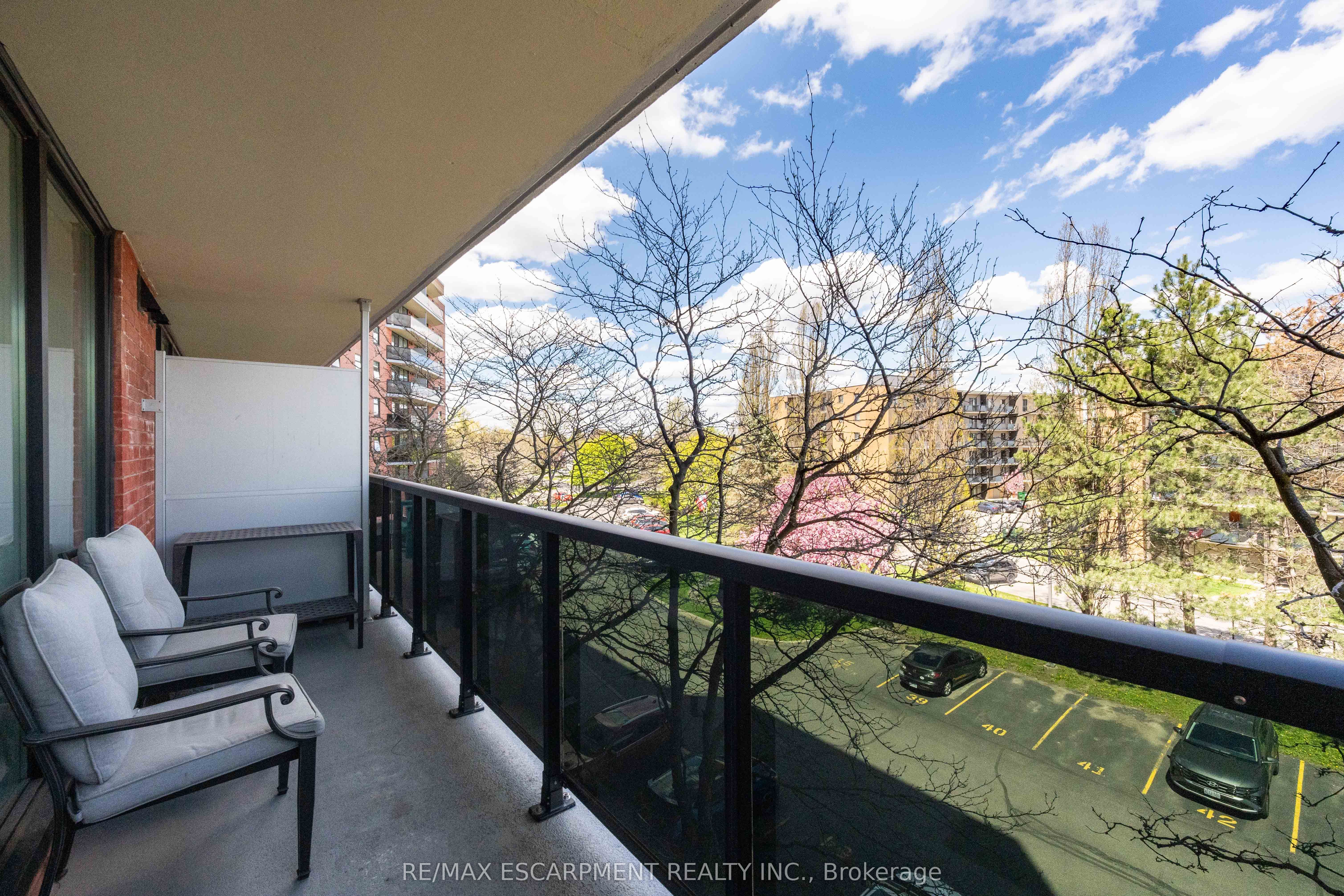 9 Bonheur Court 401, Brantford, ON N3P 1Z5 photo 3