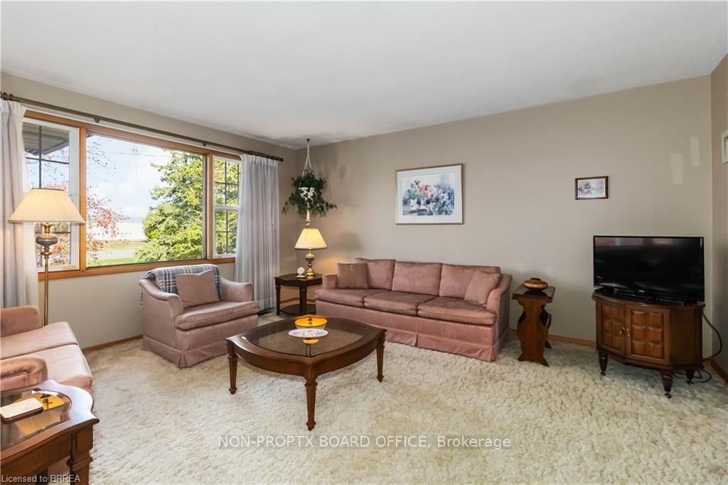 725 Hwy 54, Brantford, ON N3T 5L9 photo 4