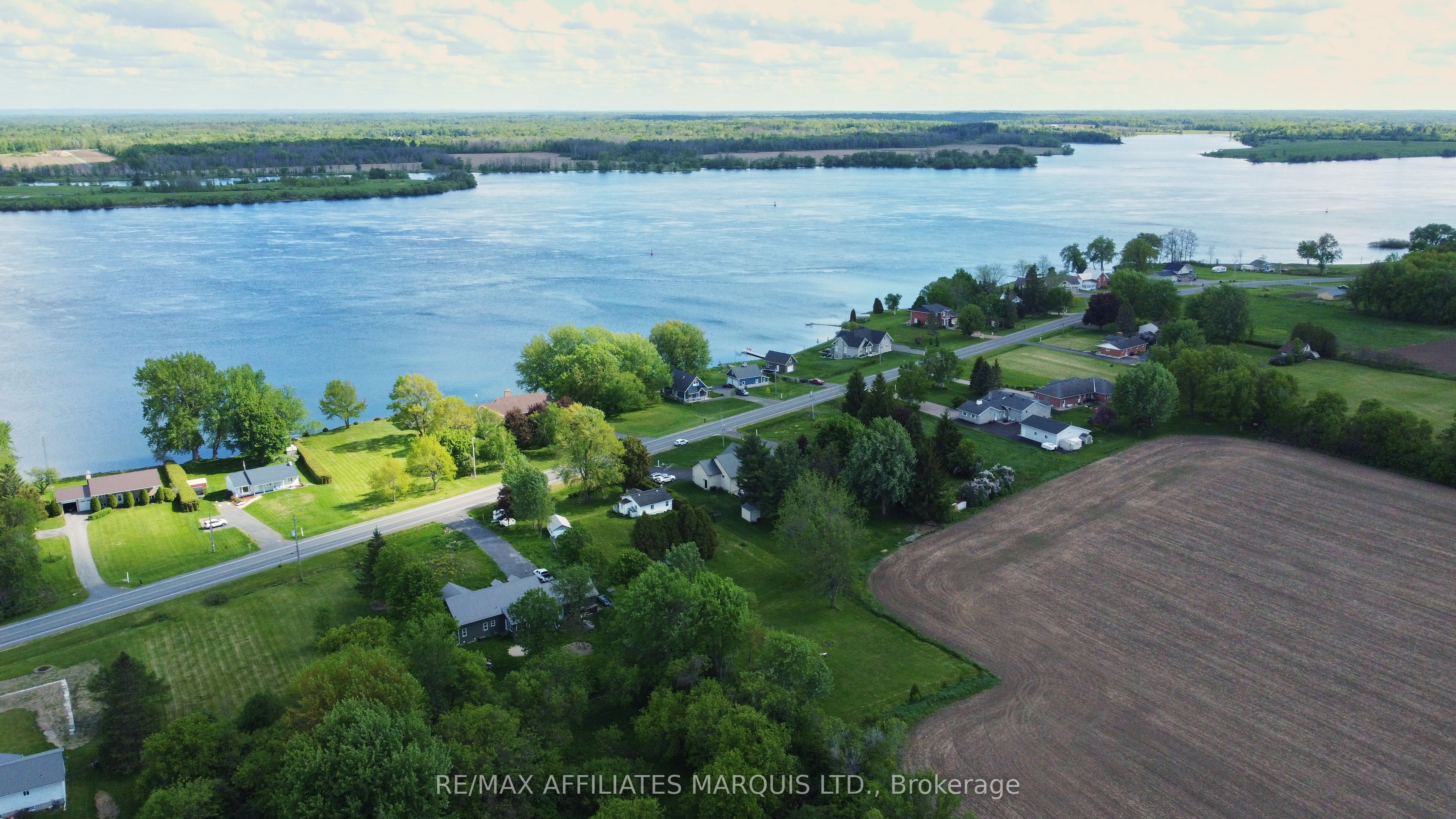 11481 Lakeshore Drive, South Dundas, ON K0E 1K0 photo 3