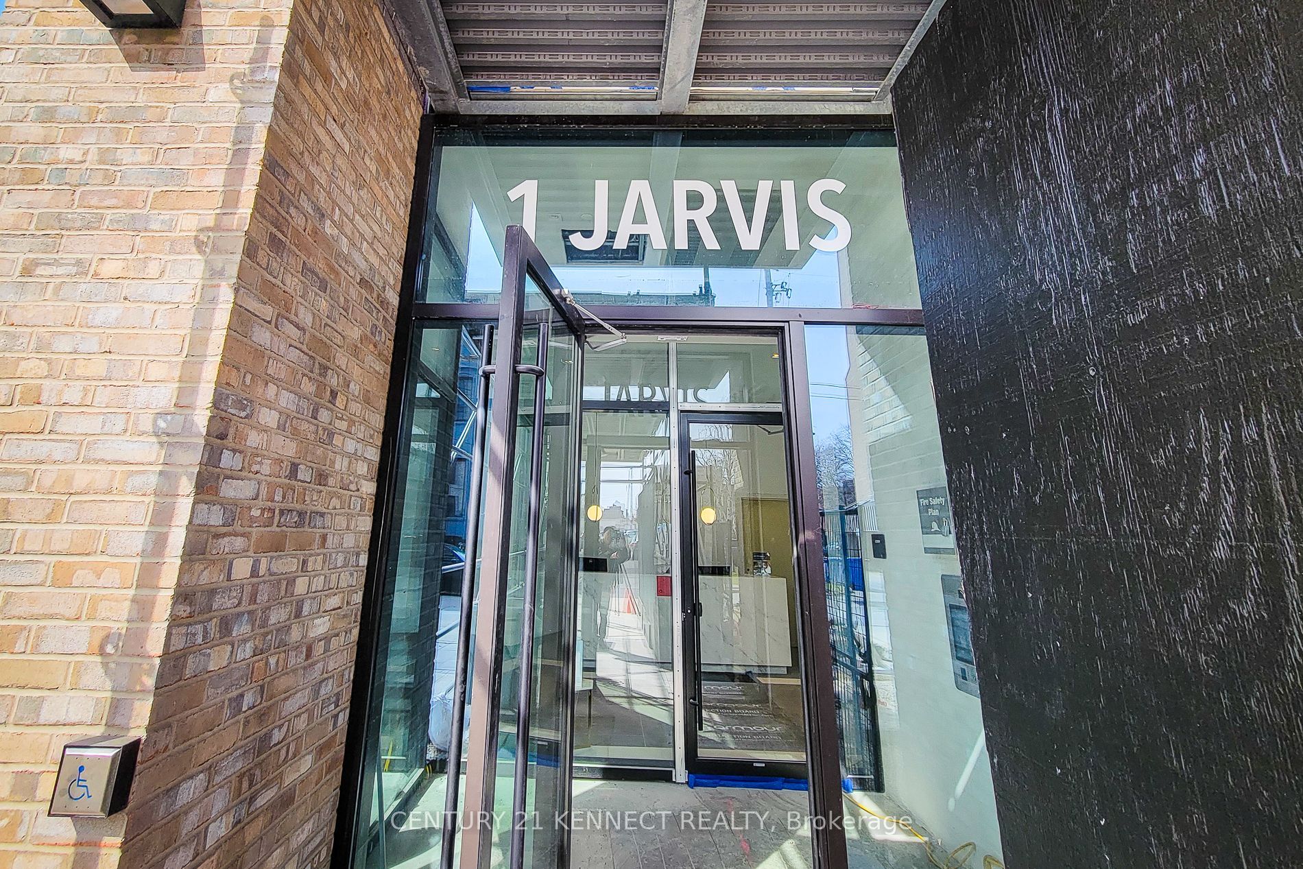 1 Jarvis Street 1121, Hamilton, ON L8R 3J2 photo 5