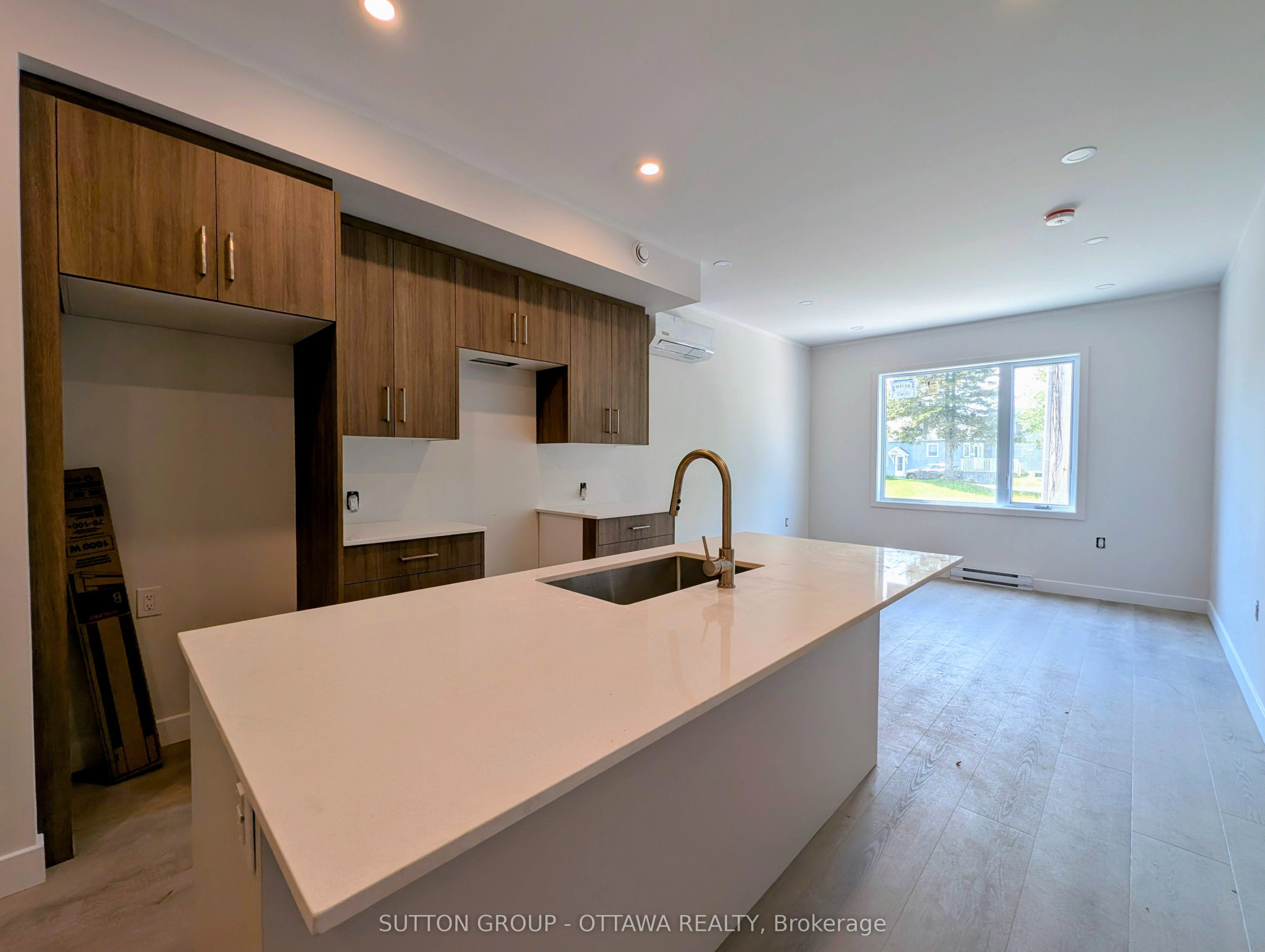 674 De Leglise Street, Vanier and Kingsview Park, ON K1K 3K2 photo 4