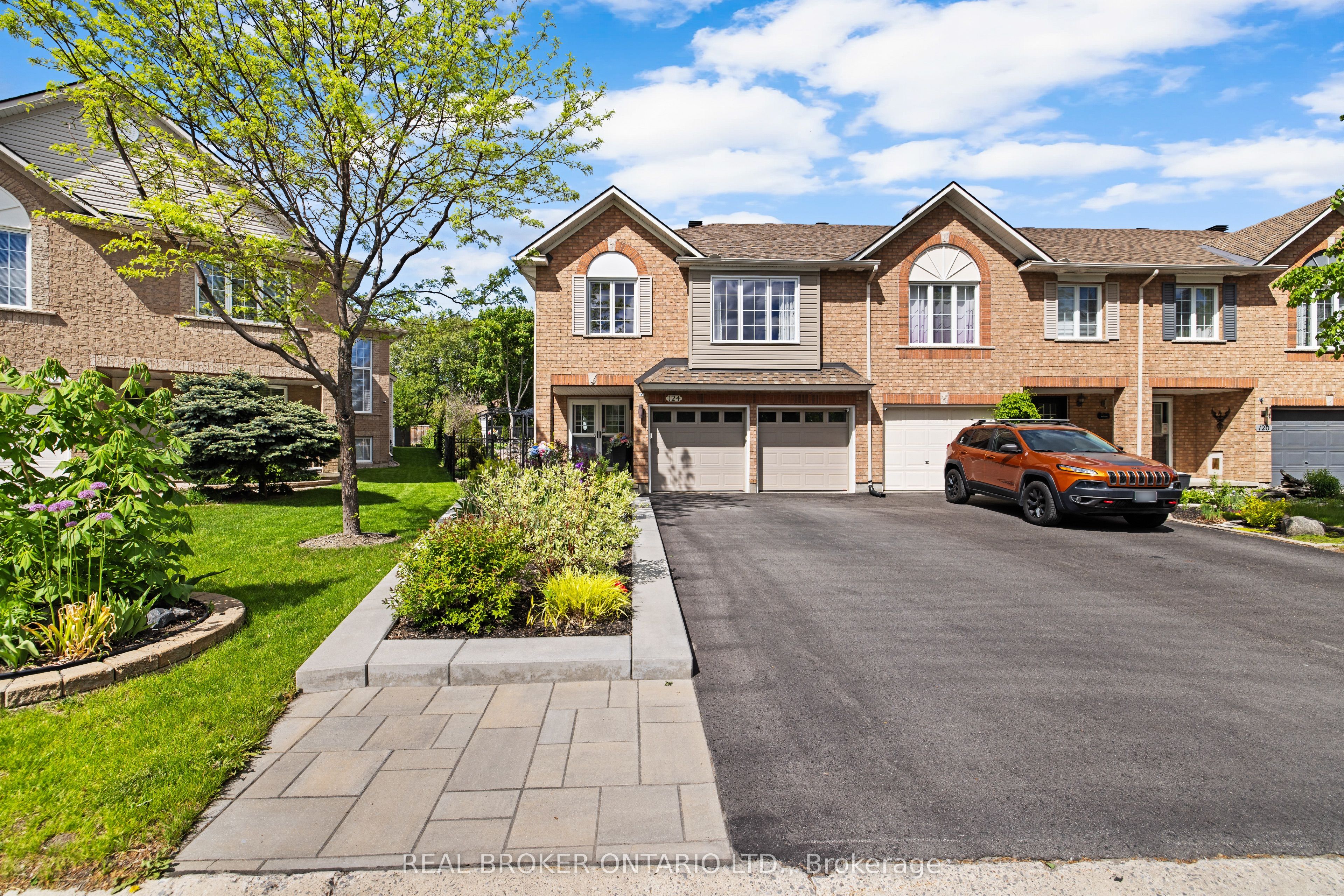 124 Macassa Circle, Kanata, ON K2T 1J9