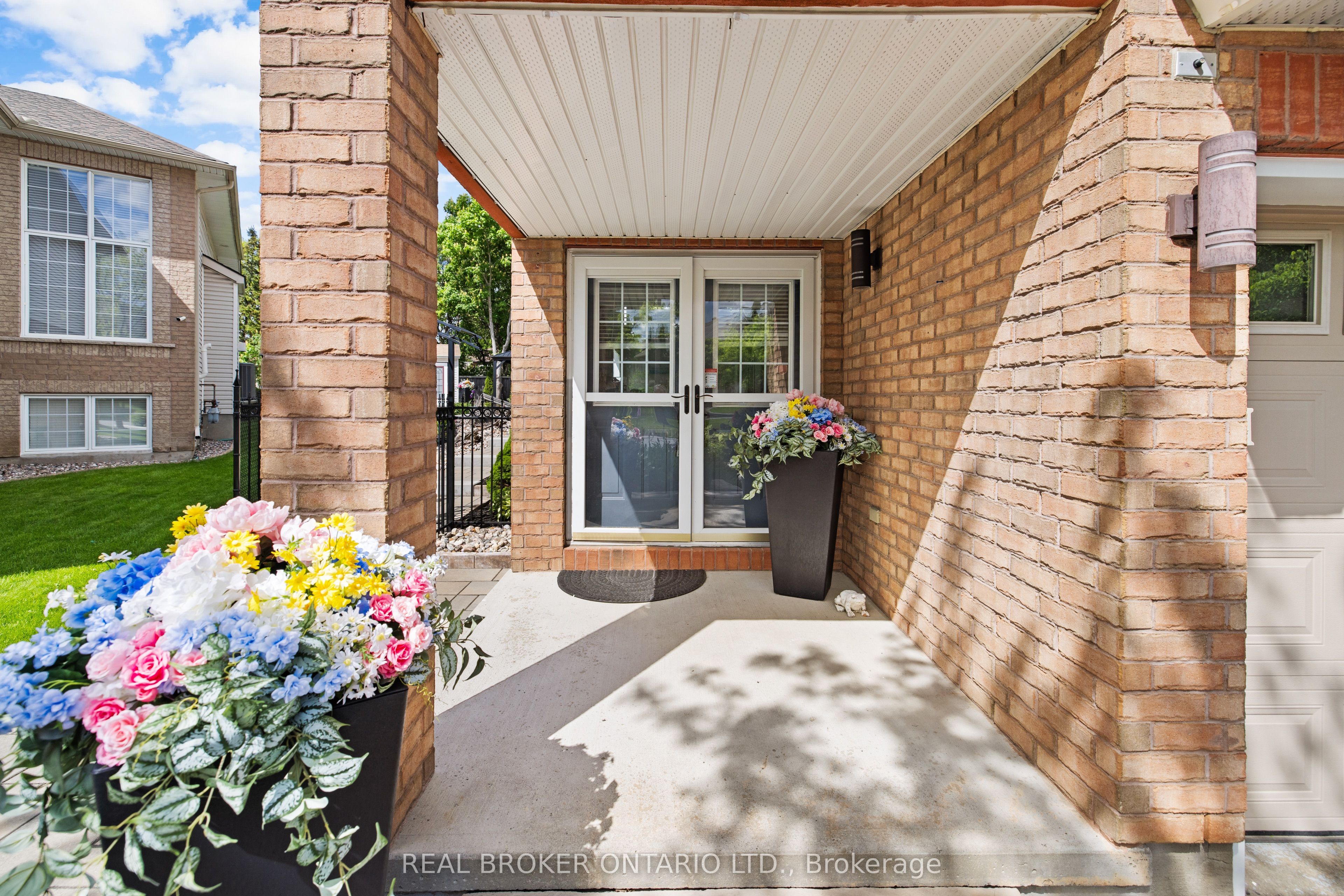 124 Macassa Circle, Kanata, ON K2T 1J9 photo 3