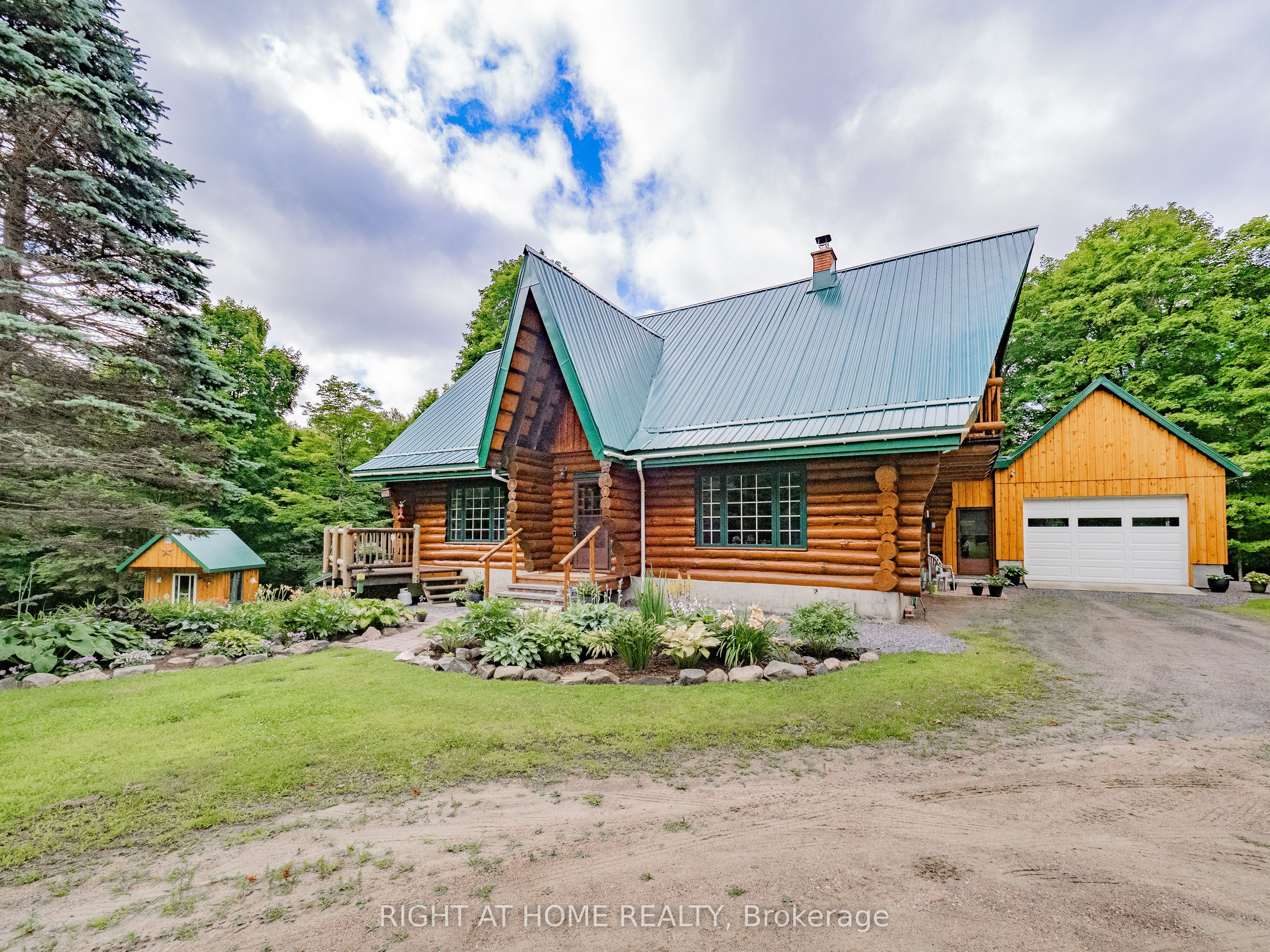 1696 Highway 118 E, Bracebridge, ON P1L 1X1 photo 2